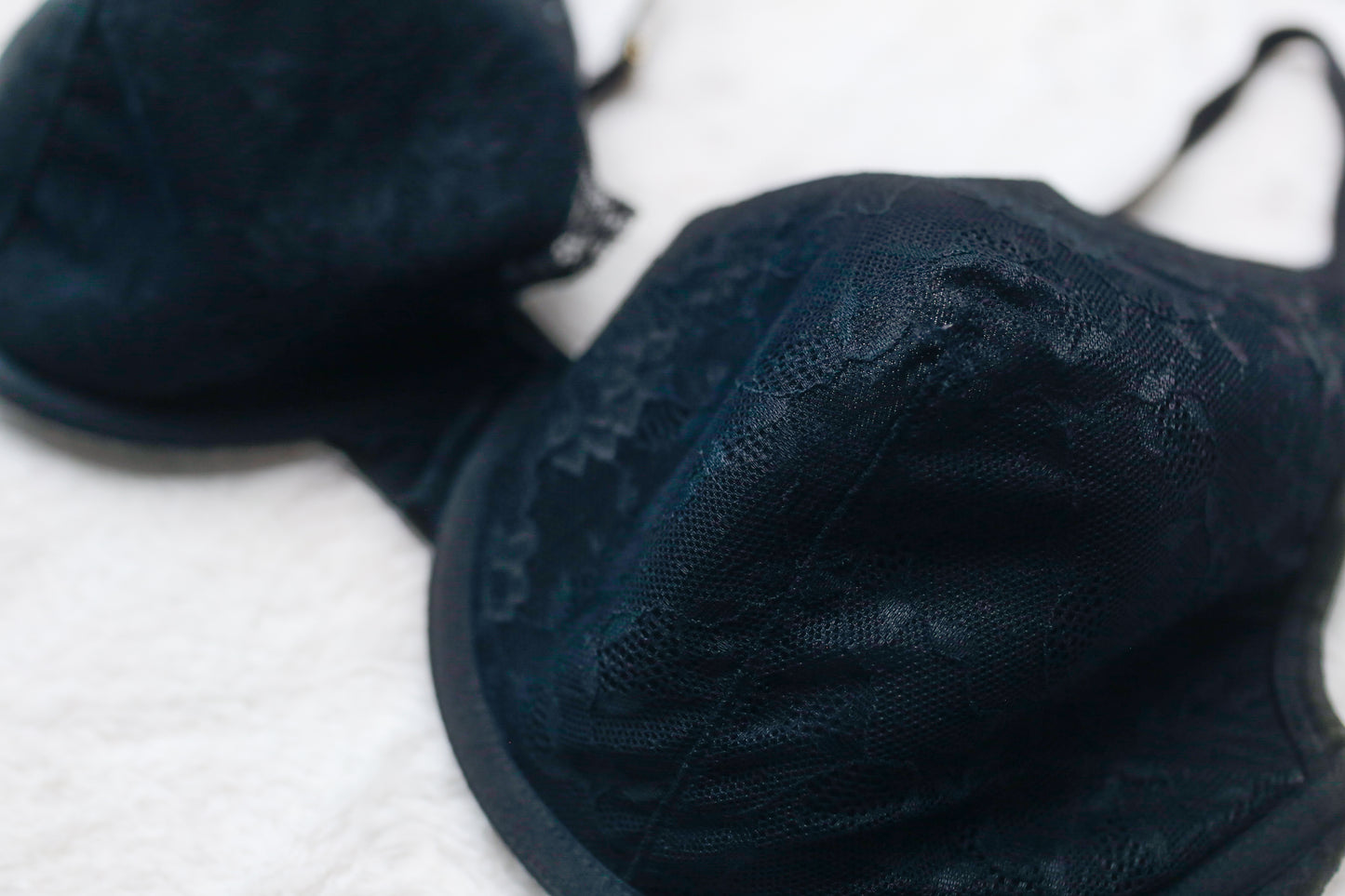 Soma 38DDD Lightest Lift Lace Plunge Bra Black