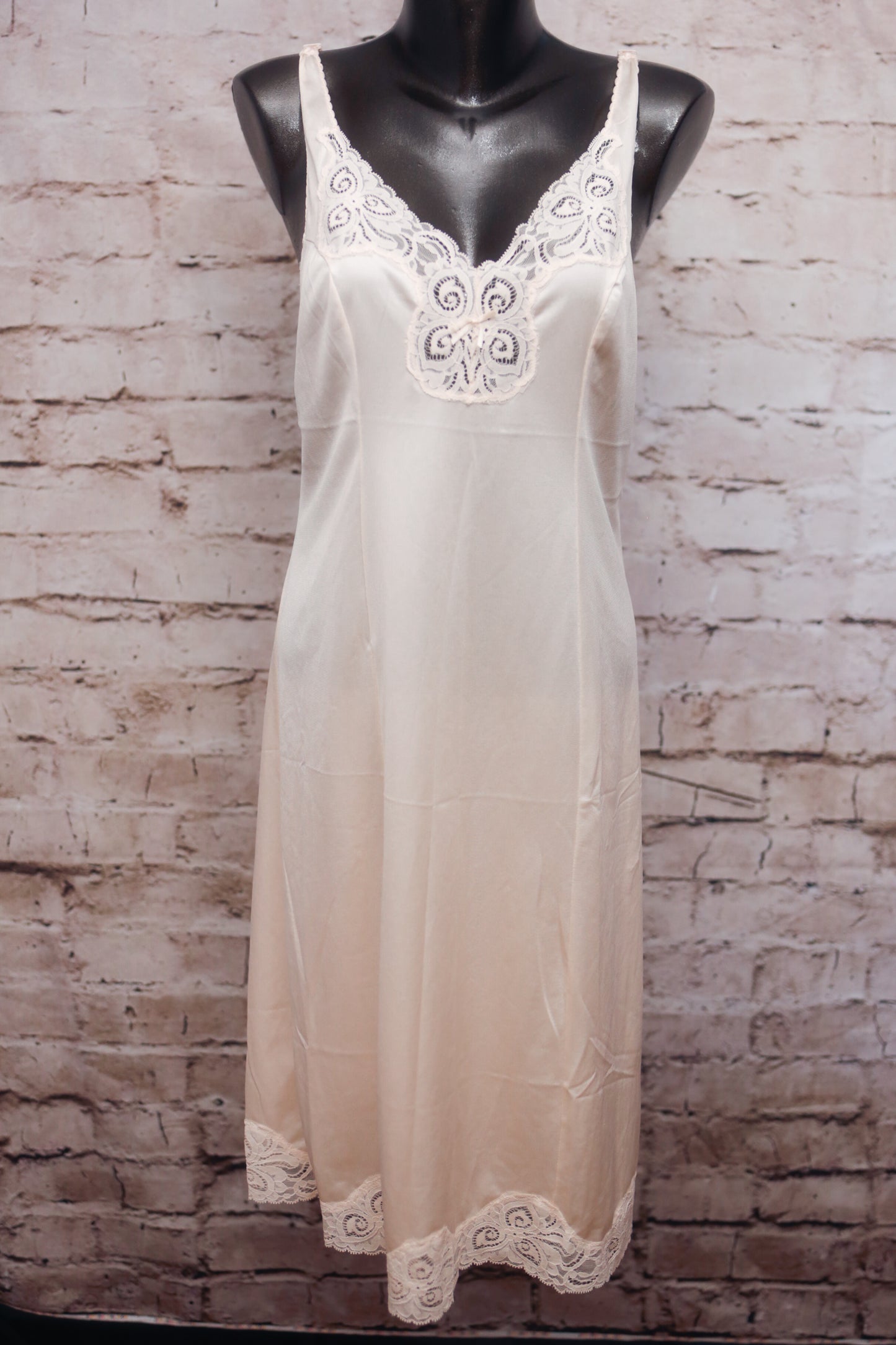 Bali Vintage Full Slip Nightgown Pink Satin and Lace Size 34