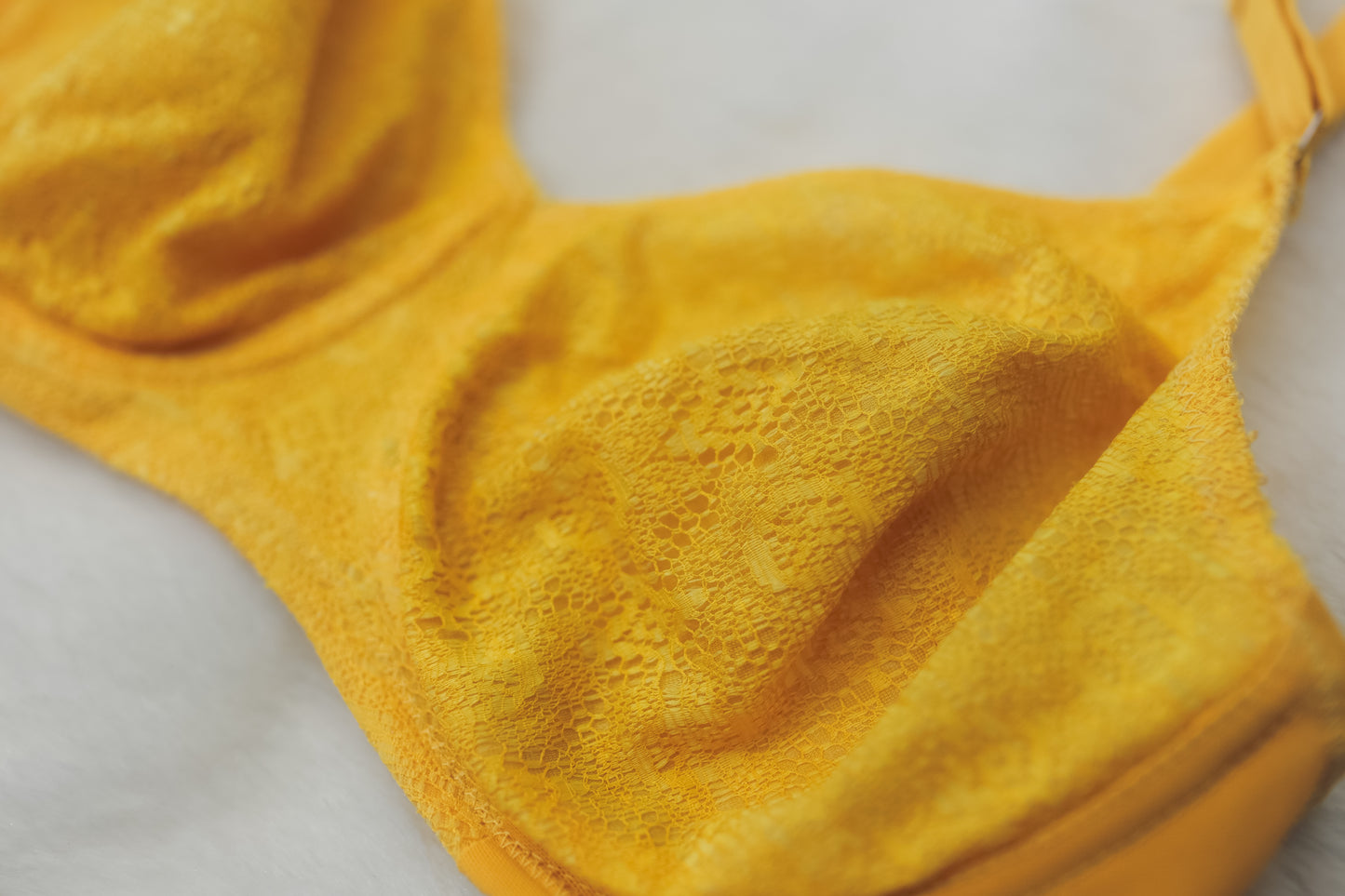Maidenform 32D Sea Dream 1960s Vintage Unpadded Bra Yellow Lace