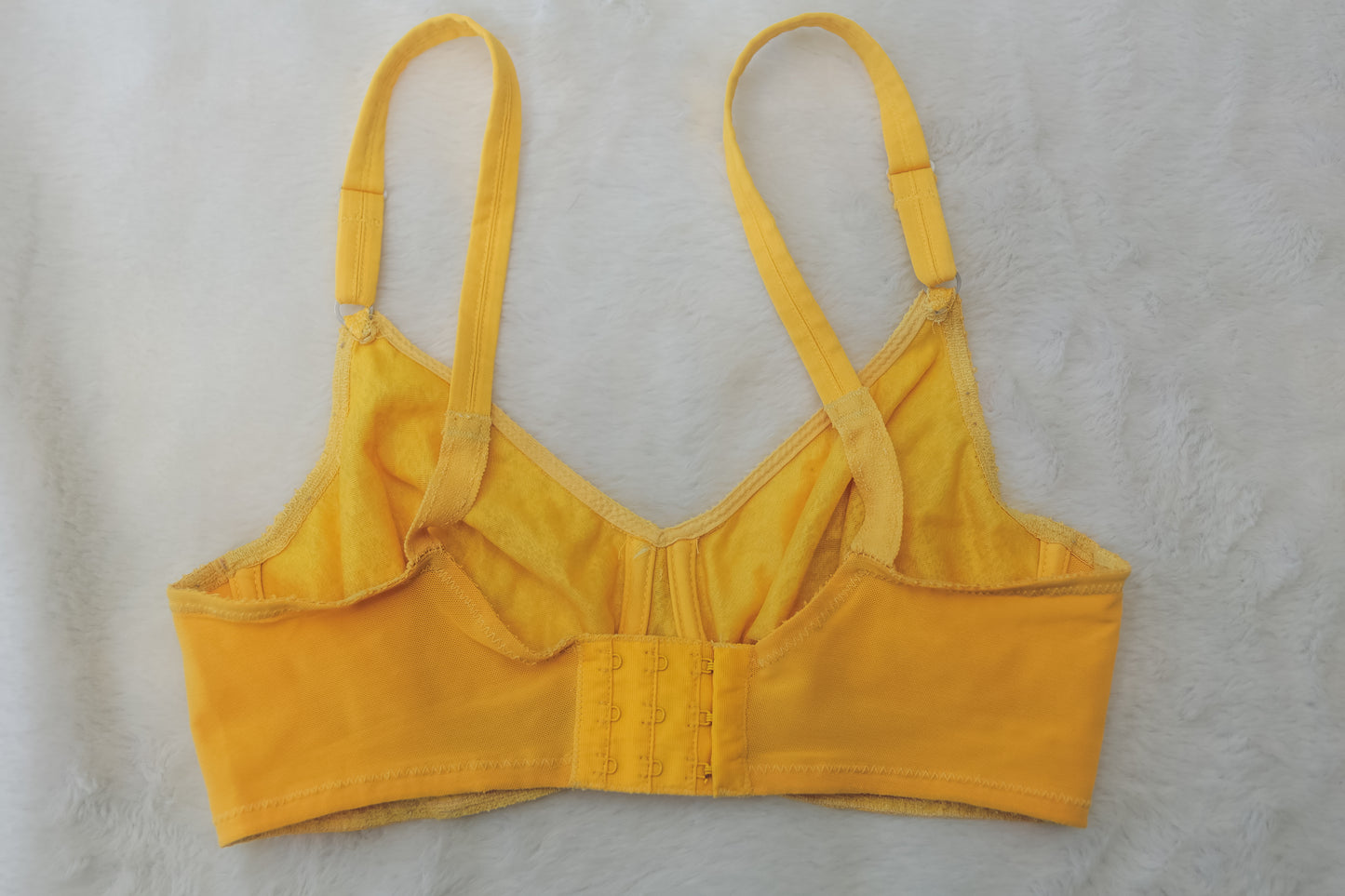 Maidenform 32D Sea Dream 1960s Vintage Unpadded Bra Yellow Lace