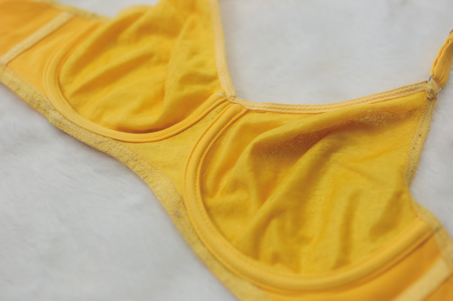 Maidenform 32D Sea Dream 1960s Vintage Unpadded Bra Yellow Lace