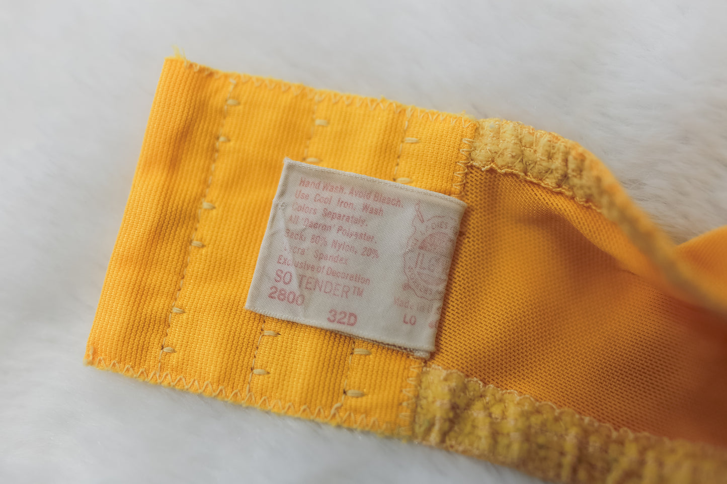 Maidenform 32D Sea Dream 1960s Vintage Unpadded Bra Yellow Lace