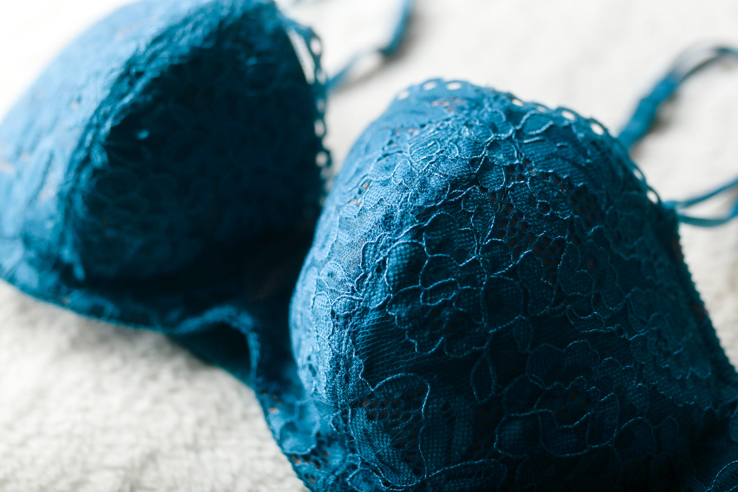 b.tempt'd 34D Ciao Bella Lace Underwire Balconette Bra Blue