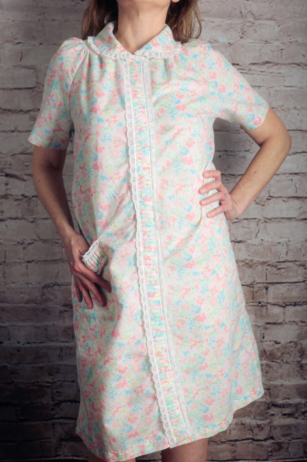 Coffee Time Vintage 80s Retro Floral Cottagecore Snapfront Nightgown Medium