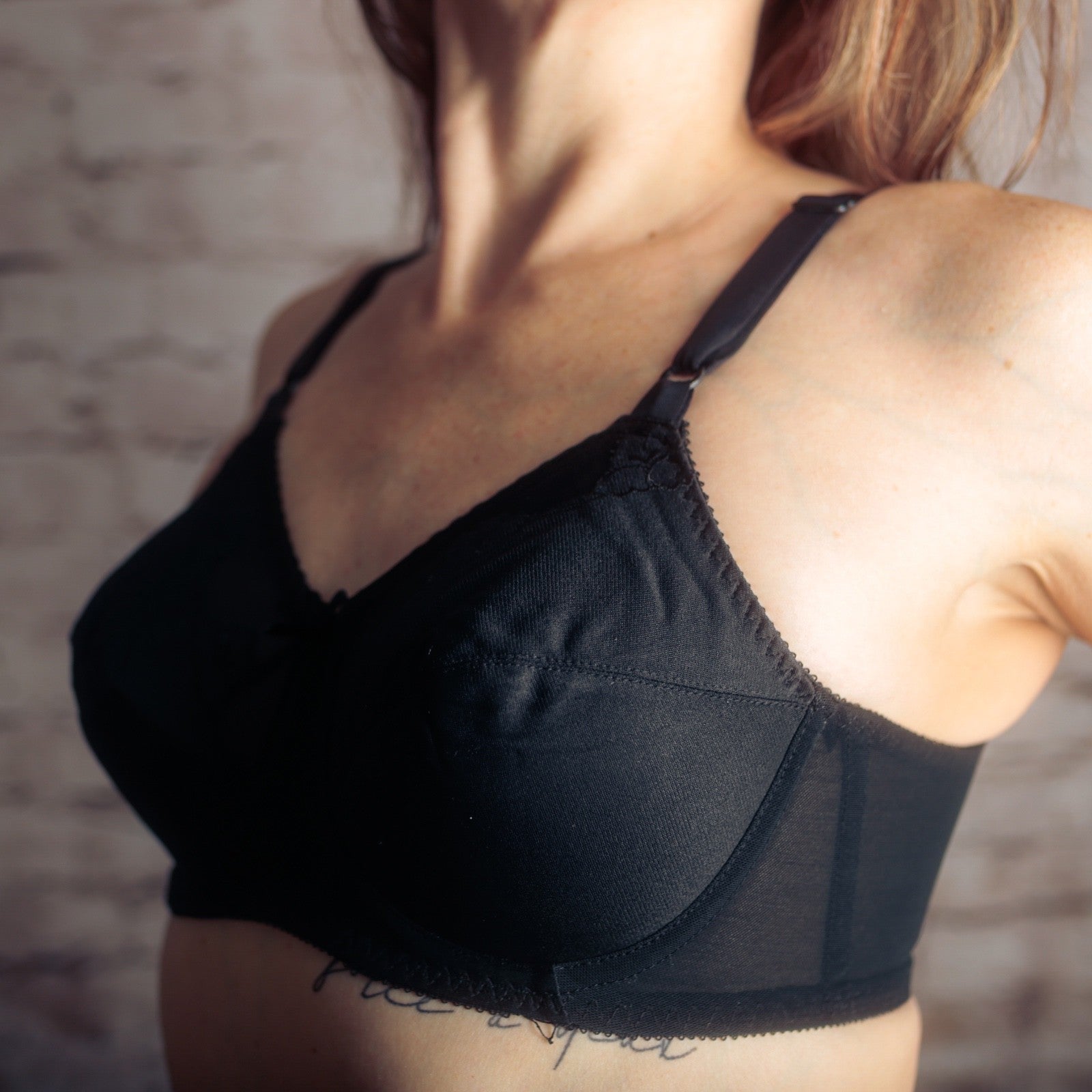 Bali 34C Flower Retro Duckbill Unpadded Satin Pointy Underwire Bra Black