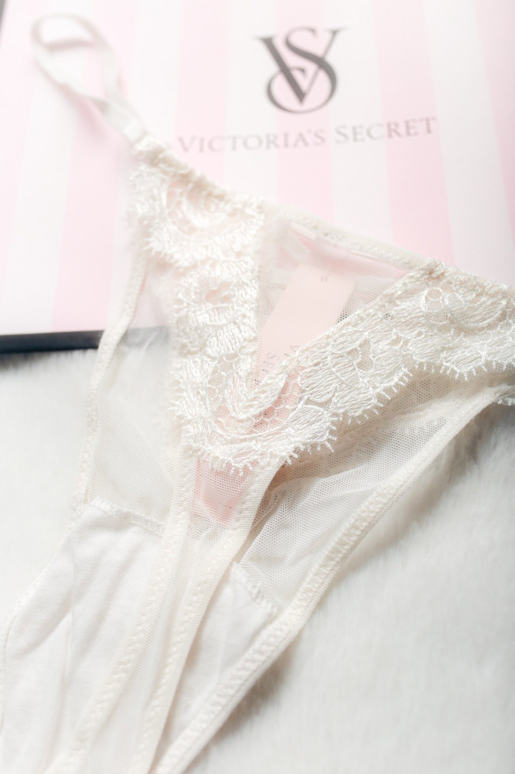 Victoria's Secret Dream Angels Boho Floral Embroidery Thong Panty White XL NEW