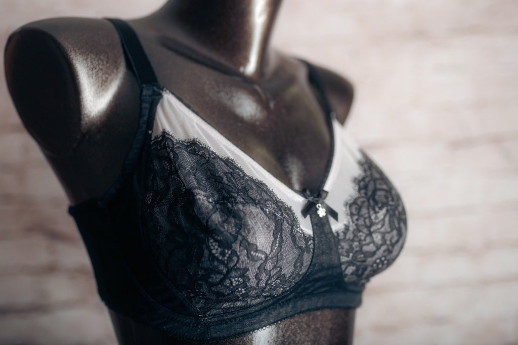 Wacoal Retro Chic Wireless 852186 Unlined Sheer Lace Bra Black 36C
