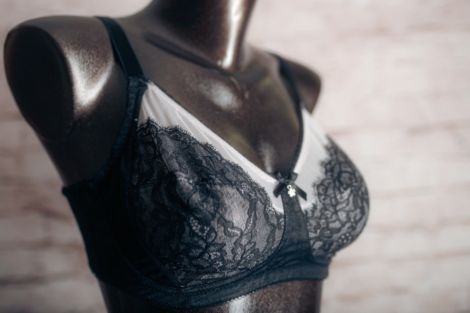 Wacoal Retro Chic Wireless 852186 Unlined Sheer Lace Bra Black 36C