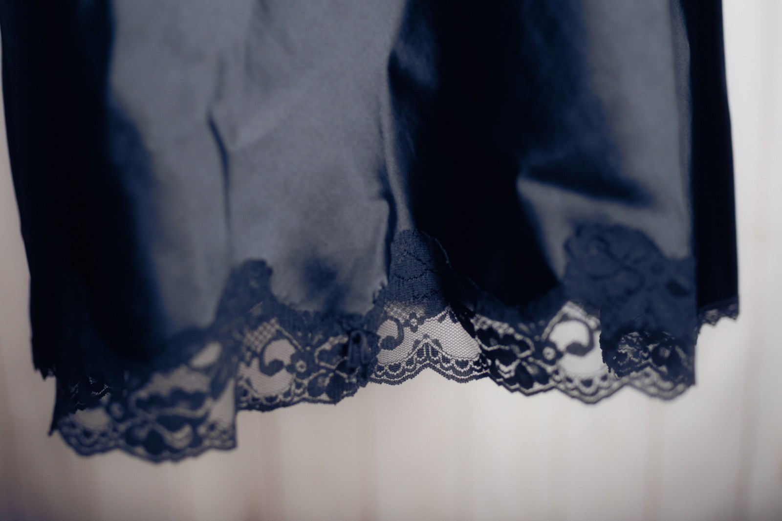 Maidenform Sweet Nothings Vintage Satin Lace Half Slip Skirt Small Black