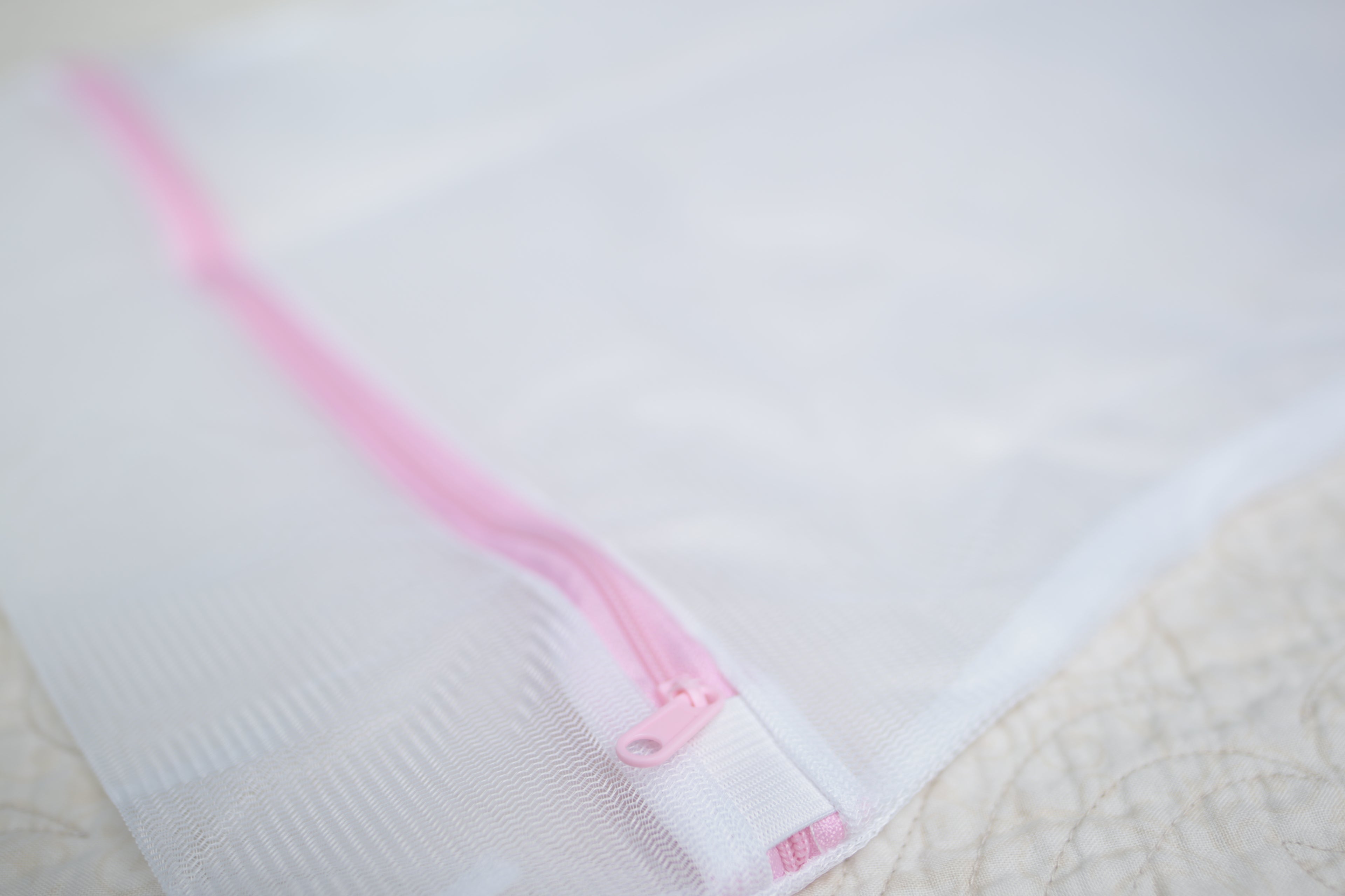 Mesh Zip-close Delicates Washing Machine Bags 16"x20" (sold singly)