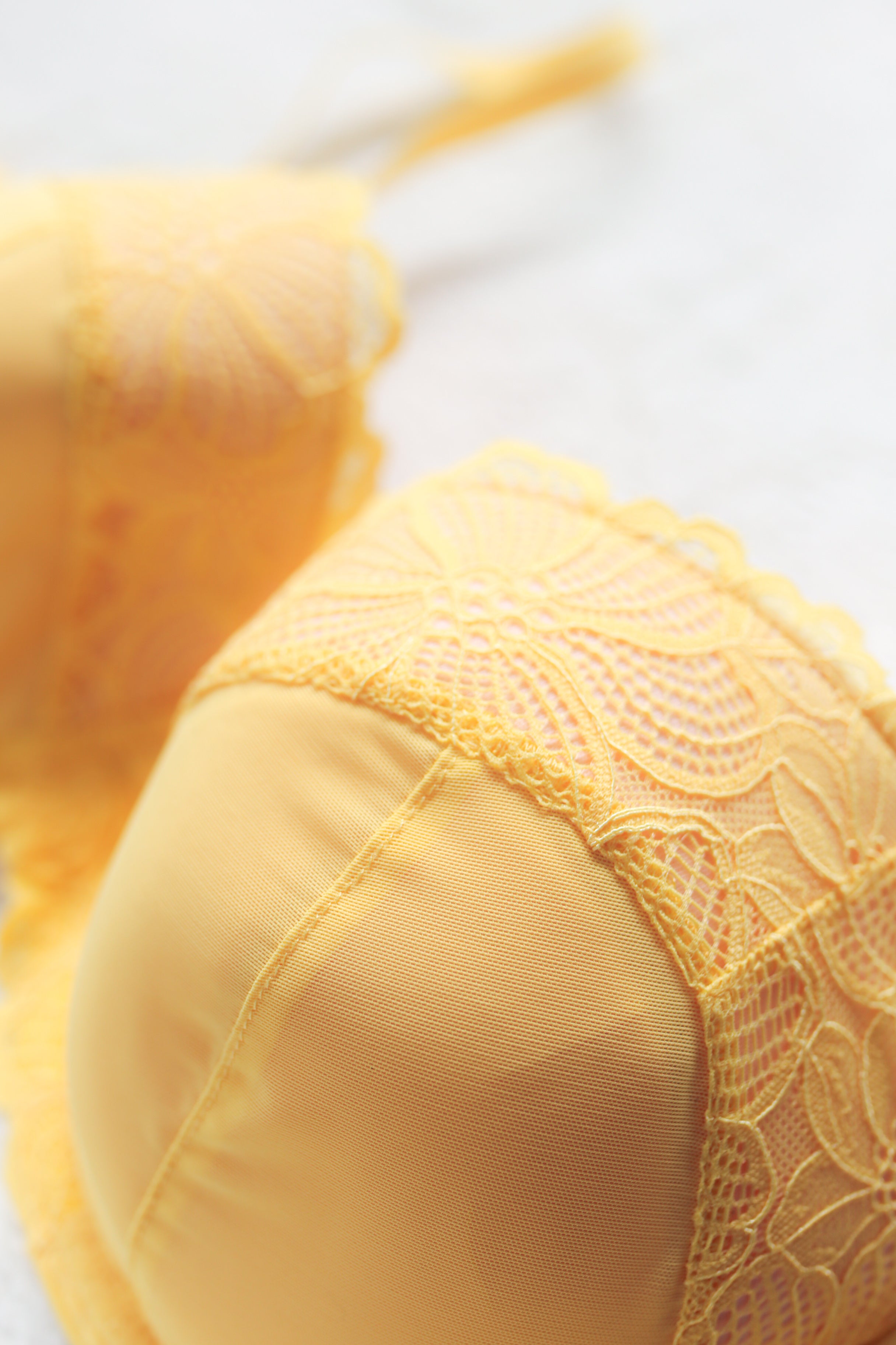 Frederick's of Hollywood Lightly Lined Balconette Bra Yellow 40C NEW
