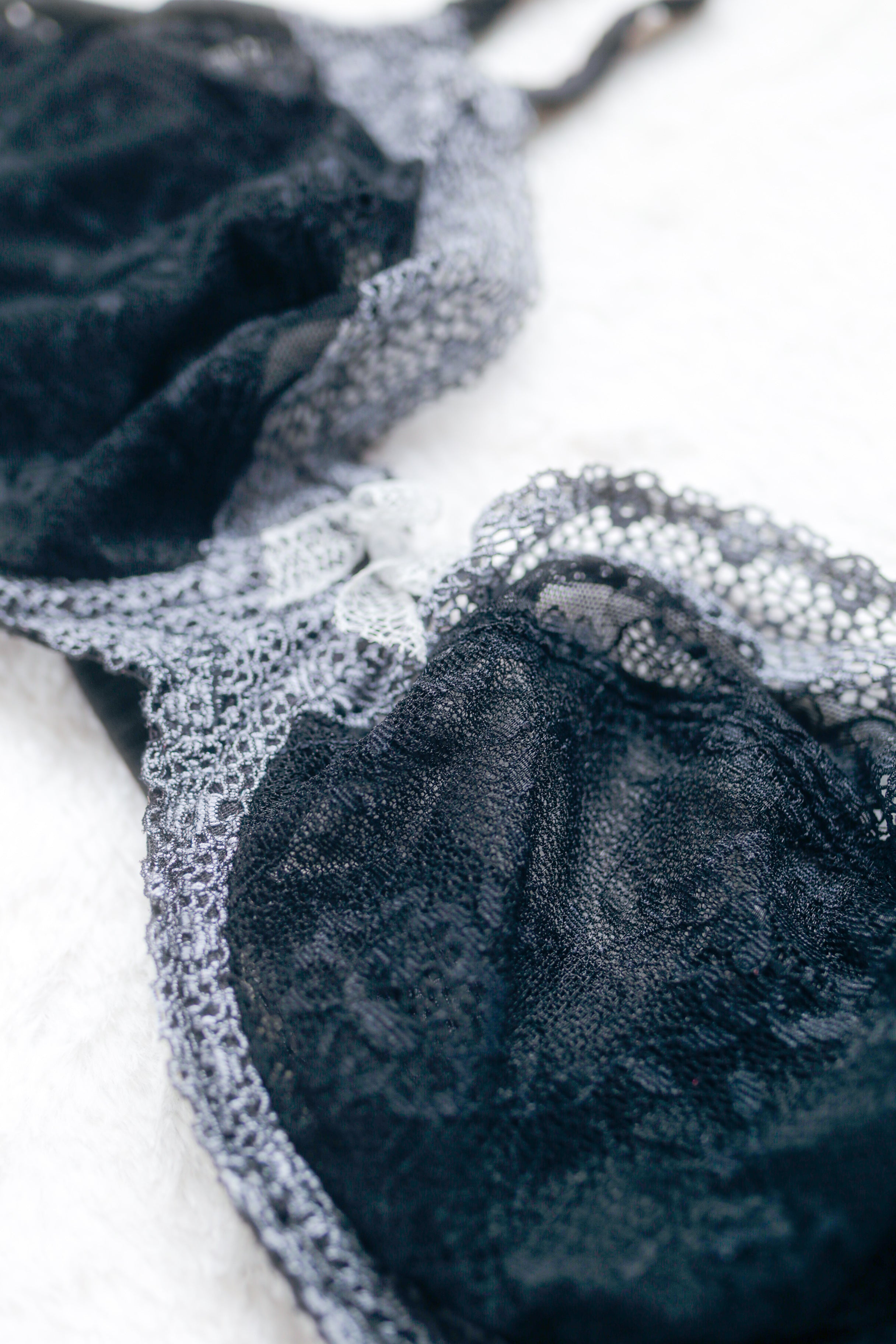 Wacoal Feminine Edge 851122 Full Coverage Unlined Lace Bra Black 38C