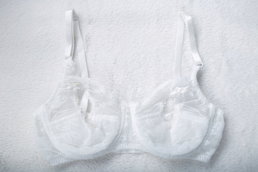Frederick's of Hollywood Vintage Lace Open-cup Peek-a-boo Ouvert Bra White 36