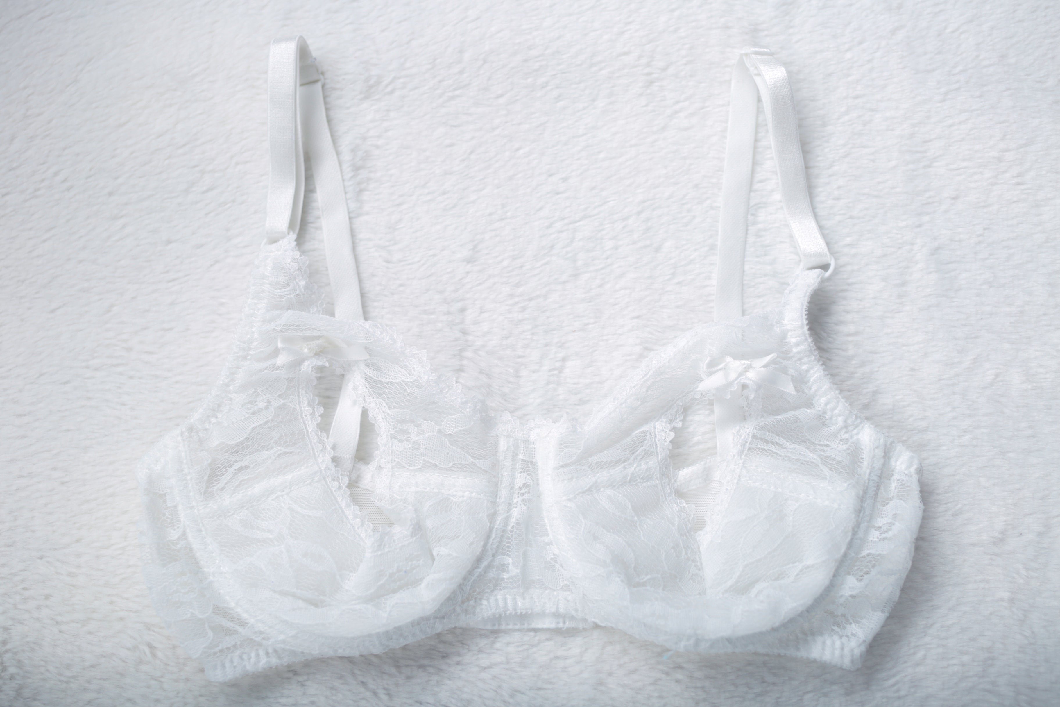 Frederick's of Hollywood Vintage Lace Open-cup Peek-a-boo Ouvert Bra White 36