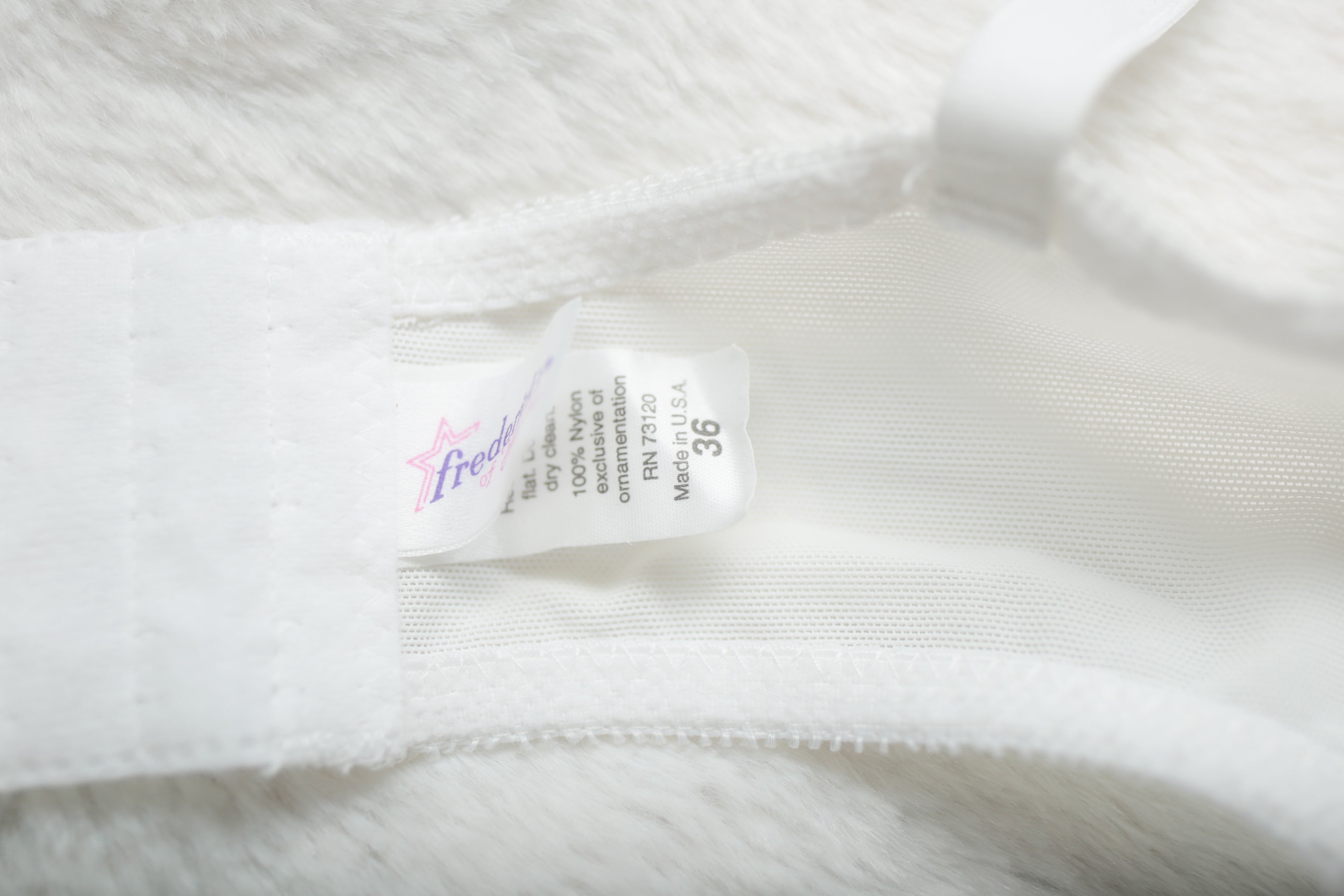 Frederick's of Hollywood Vintage Lace Open-cup Peek-a-boo Ouvert Bra White 36