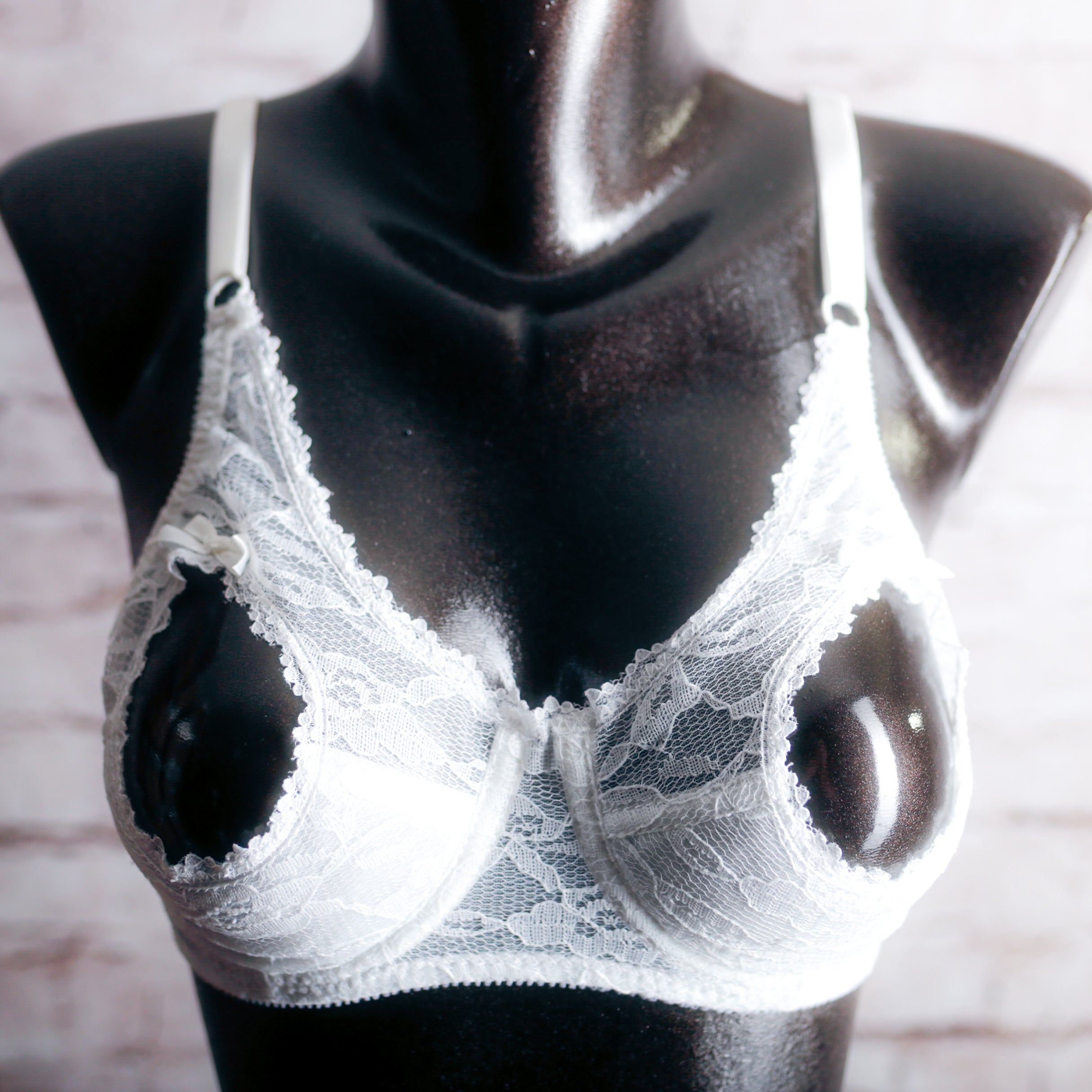 Frederick's of Hollywood Vintage Lace Open-cup Peek-a-boo Ouvert Bra White 36