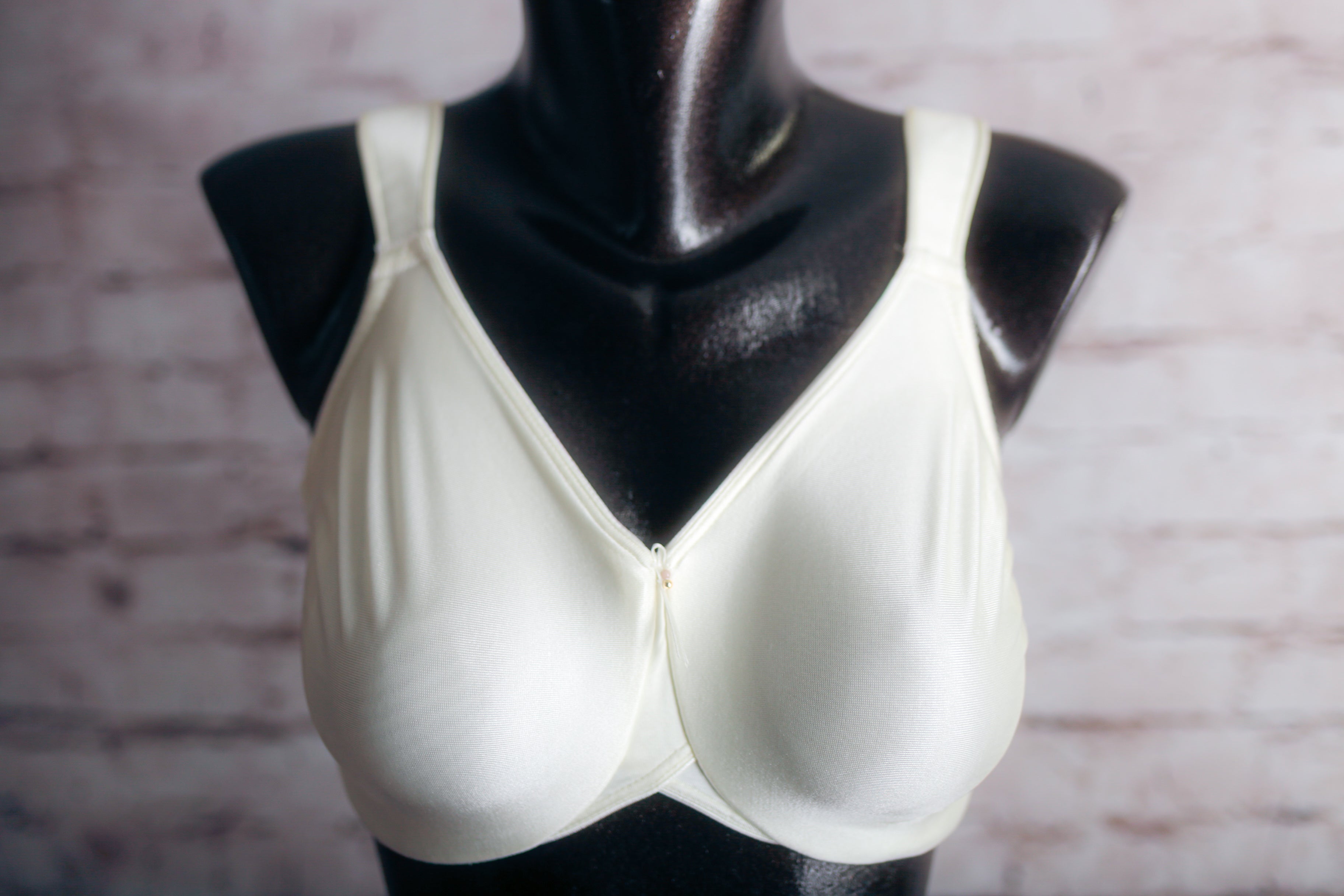 Wacoal Bodysuede 85185 Seamless Unlined Full Coverage Bra Ivory 32DDD