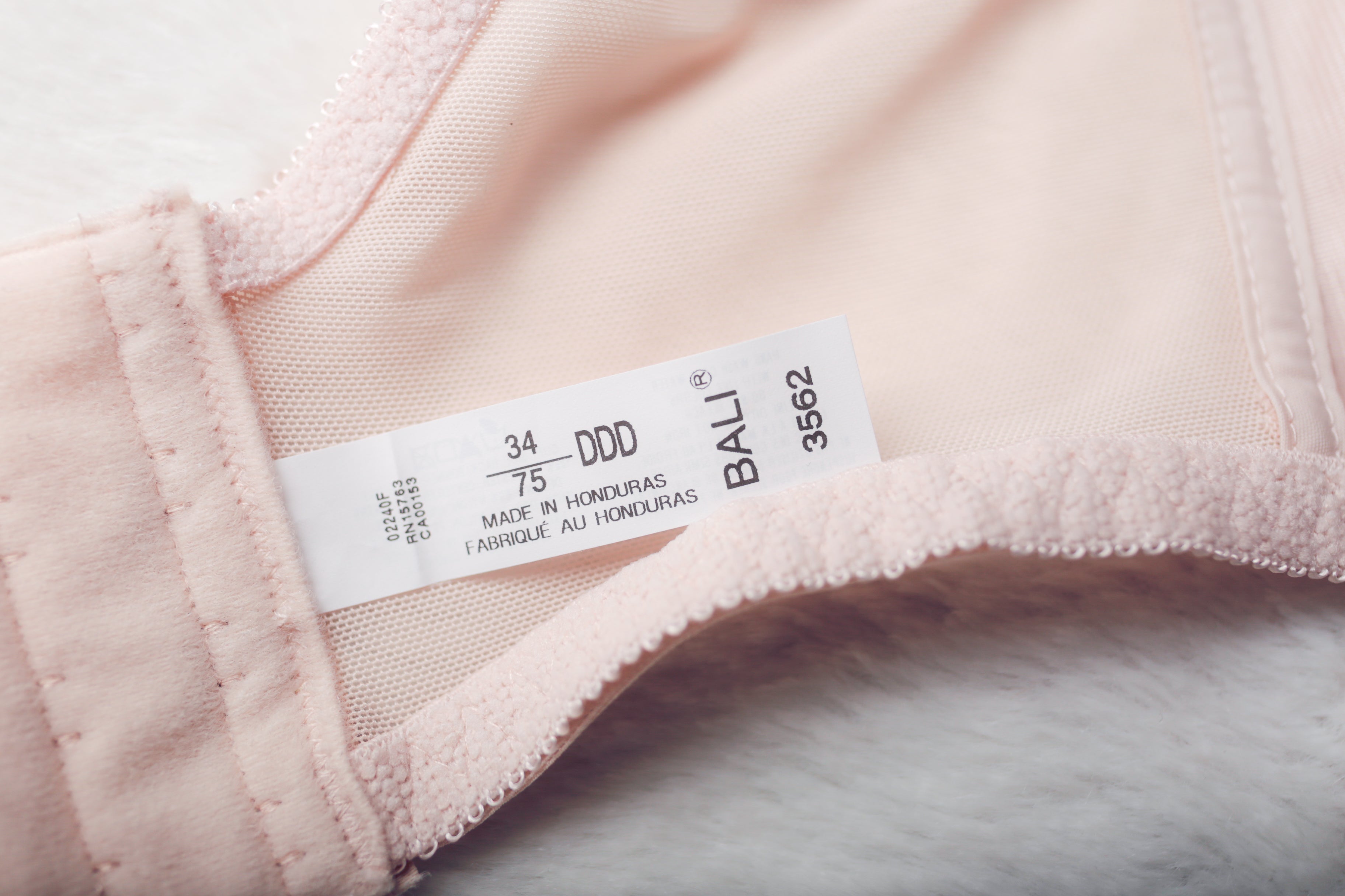 Bali 34DDD Satin Tracings Minimizer 3562 Full Figure Underwire Bra Nude NEW