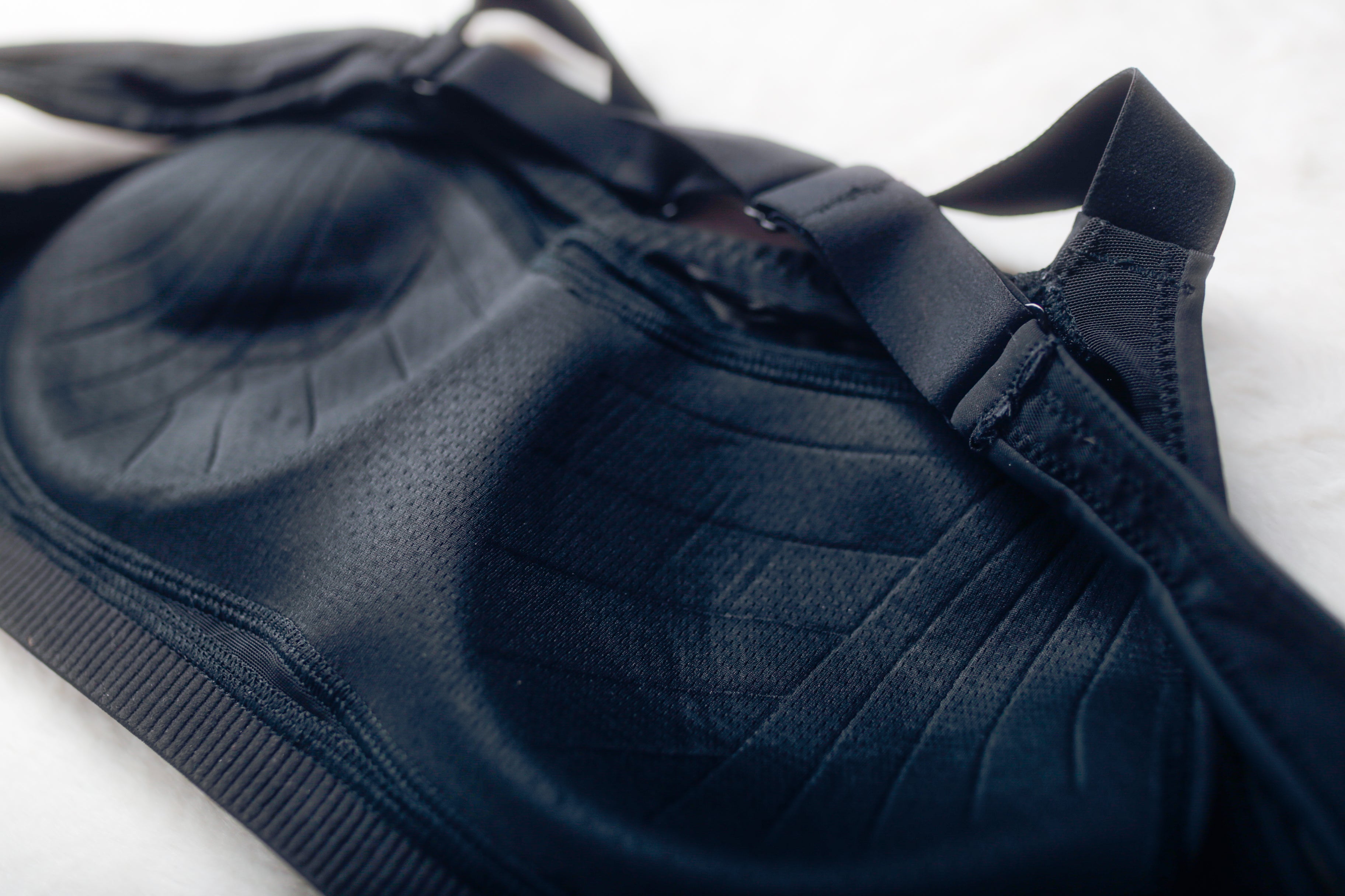 Adore Me Brylee 32B High Impact Wireless Encapsulating Sports Bra Black NEW