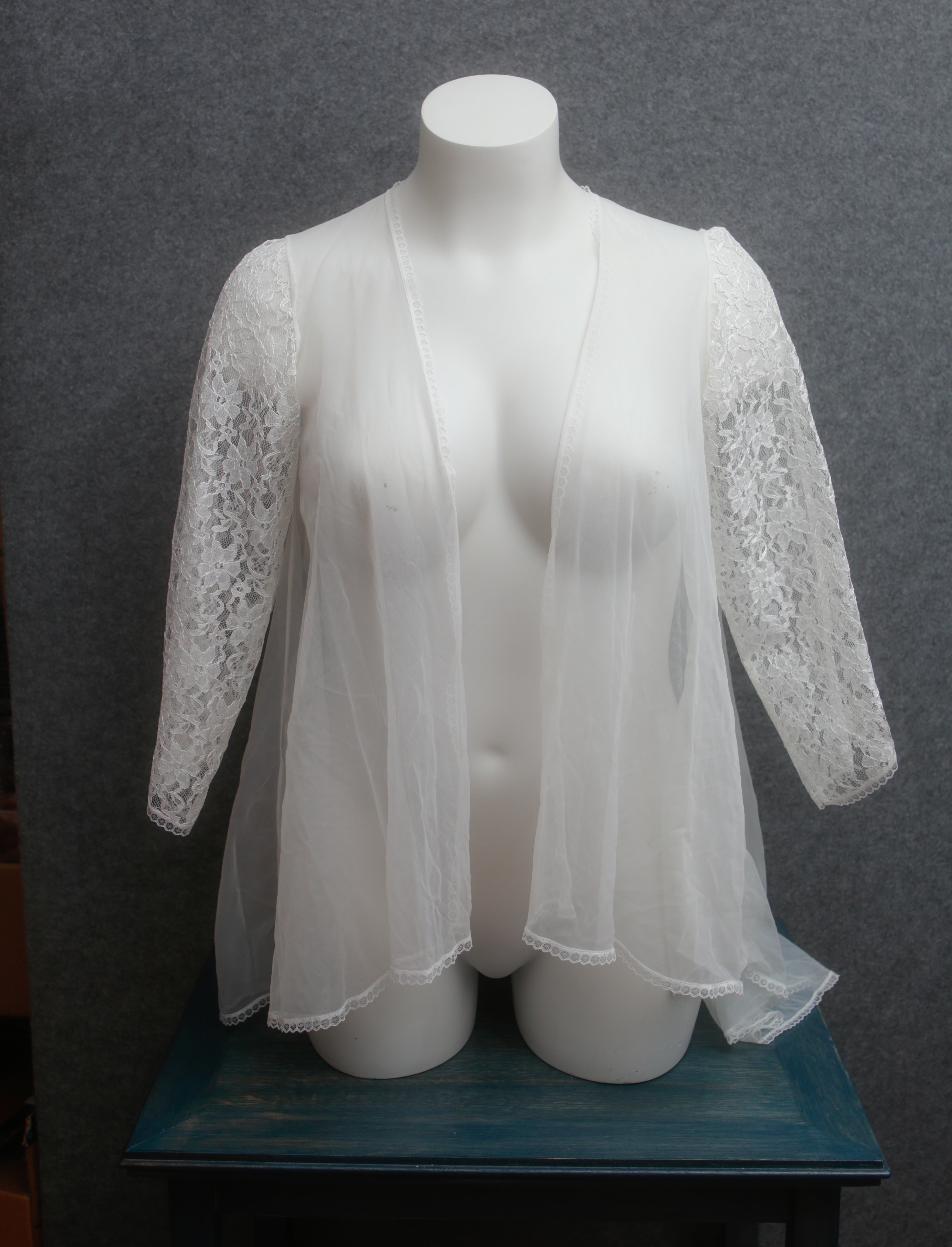 90s Vintage Tulle Lace Peignoir Shawl Negligee Lingerie Large White