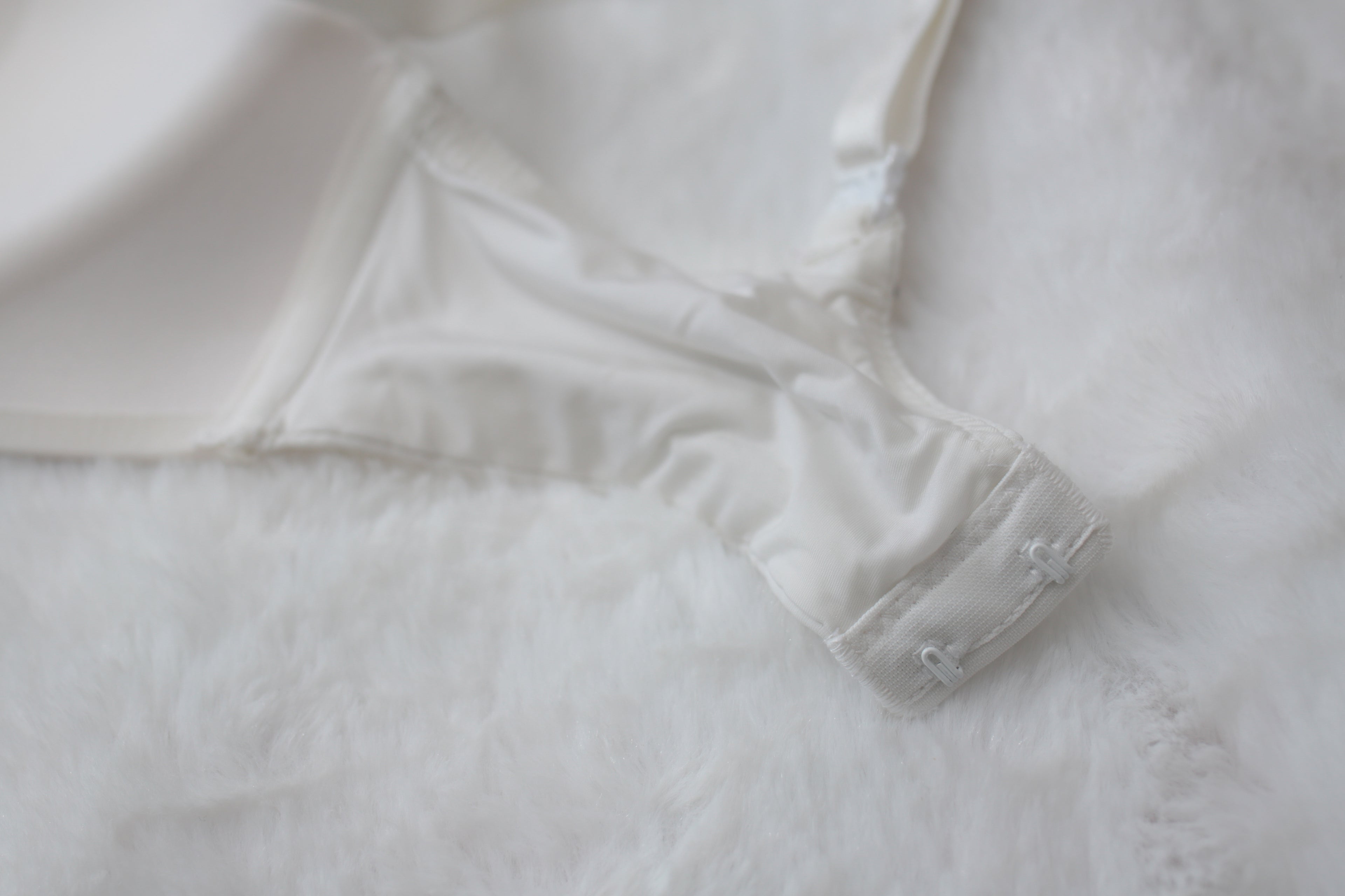 Victoria's Secret 32DD T-shirt Lightly Lined Wireless Bra White