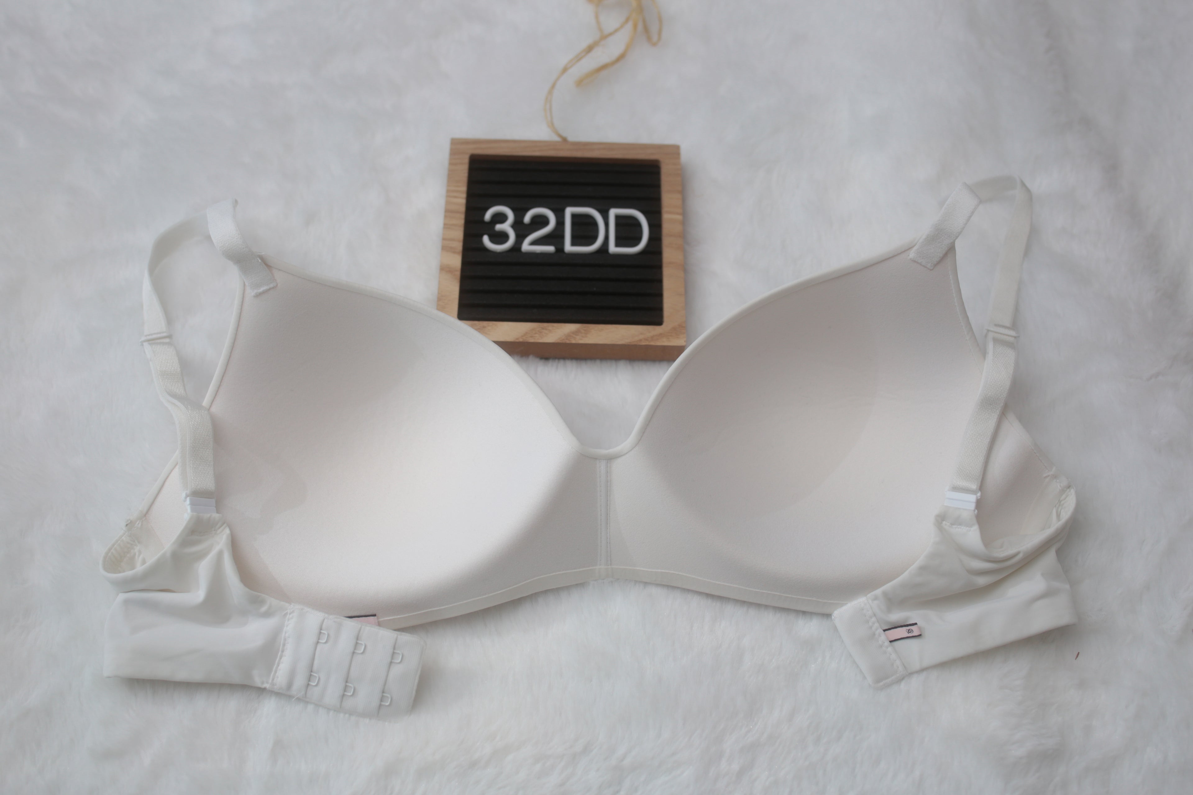 Victoria's Secret 32DD T-shirt Lightly Lined Wireless Bra White