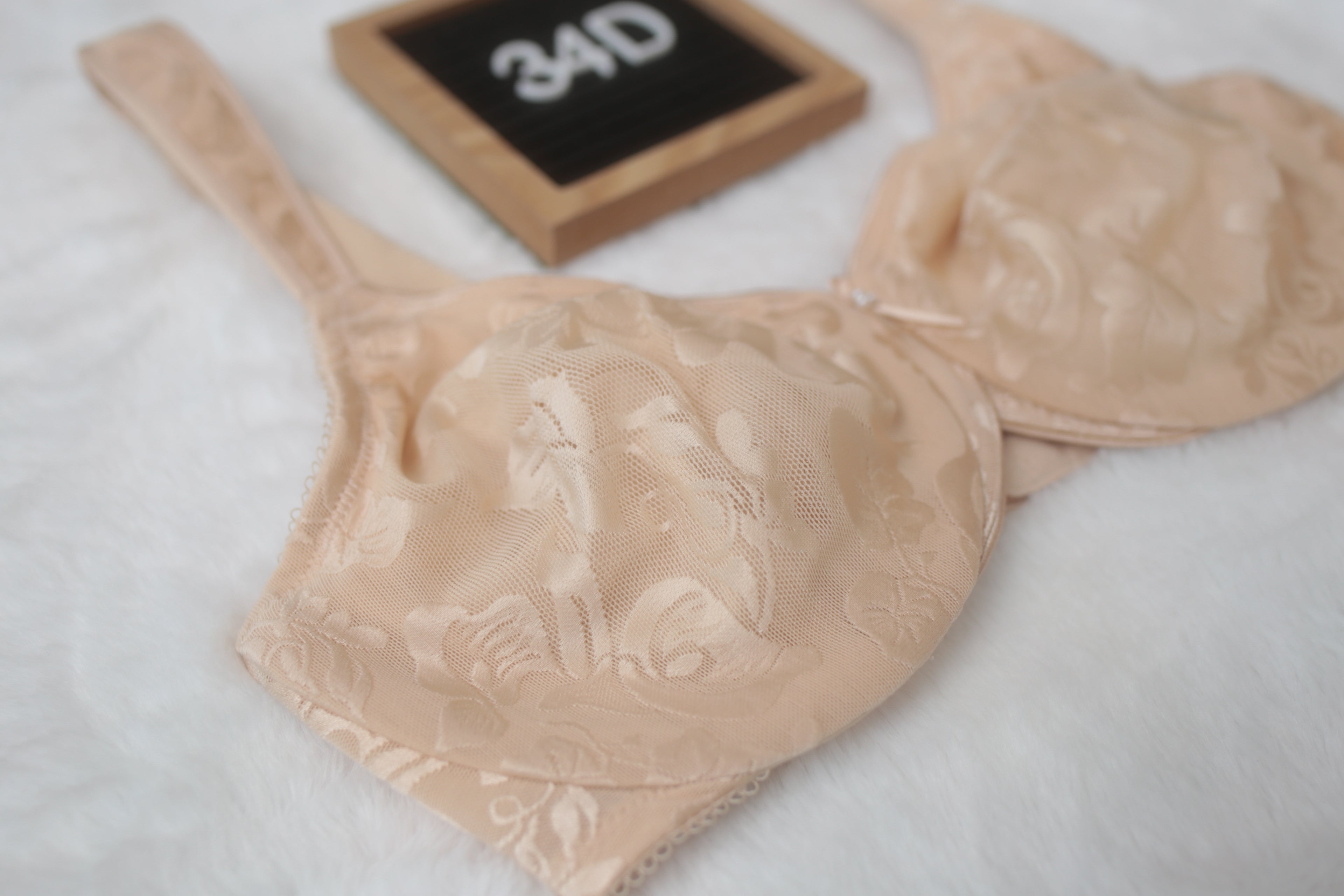 Wacoal 34D Awareness 85567 Underwire Full Coverage Lined Bra Nude Beige Floral