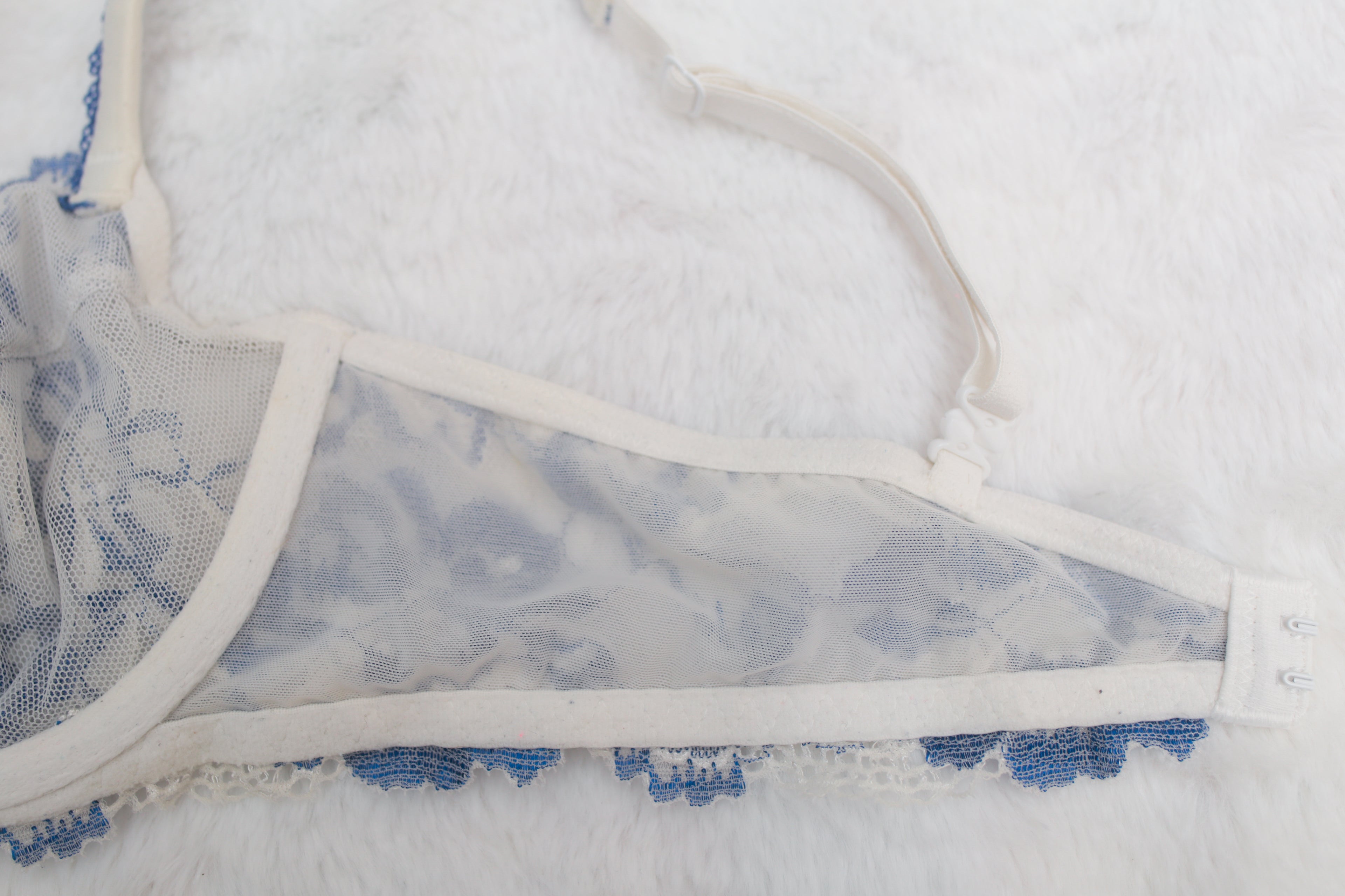 Victoria's Secret 34B Body by Victoria Unlined Demi Underwire Bra Blue White