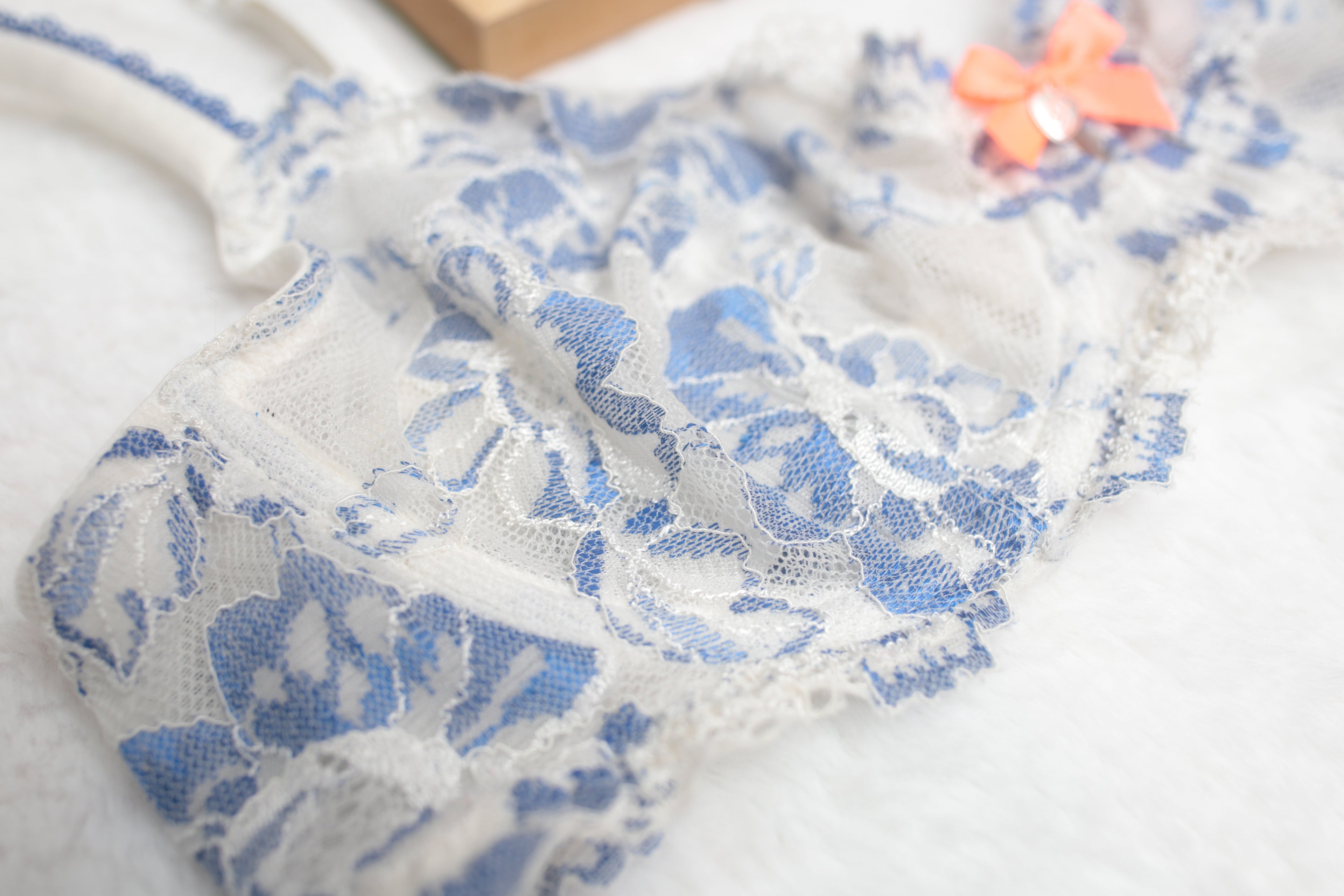 Victoria's Secret 34B Body by Victoria Unlined Demi Underwire Bra Blue White