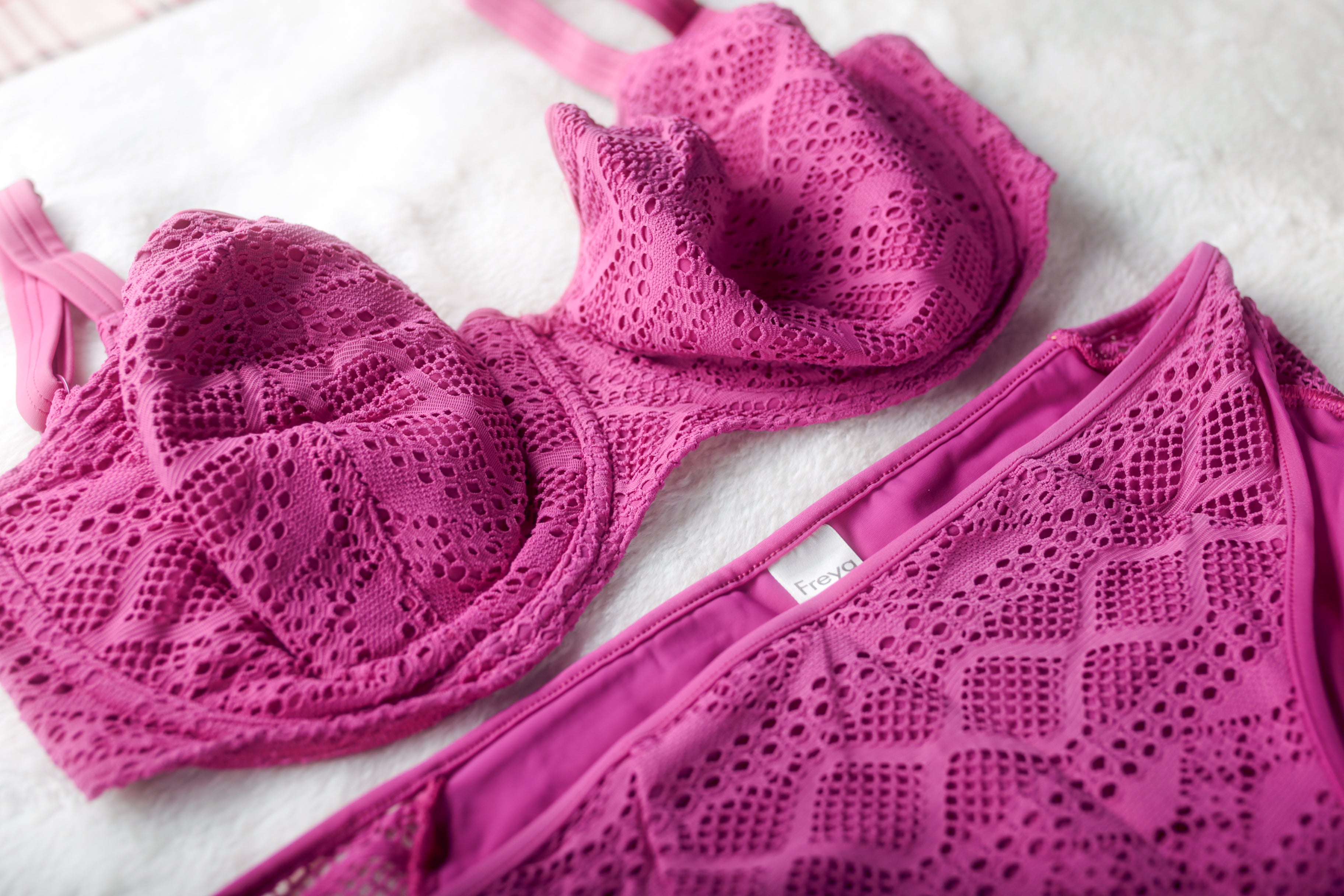 Freya US 32L UK 32HH Sundance Sweetheart Swim Bikini Top and Hipster Bottom Swimsuit SetUnderwire Pink