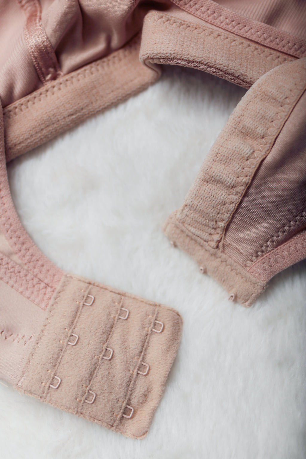 Glamorise 38D 38DD No Bounce Crossover Wireless Sports Bra Beige 1866