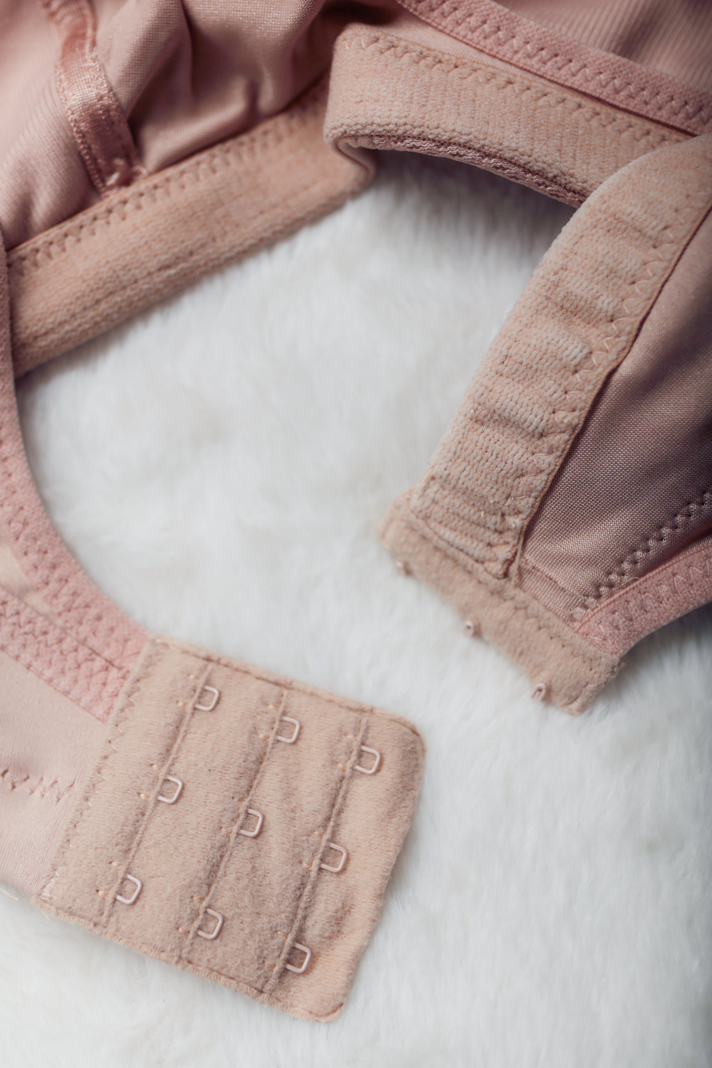 Glamorise 38D 38DD No Bounce Crossover Wireless Sports Bra Beige 1866