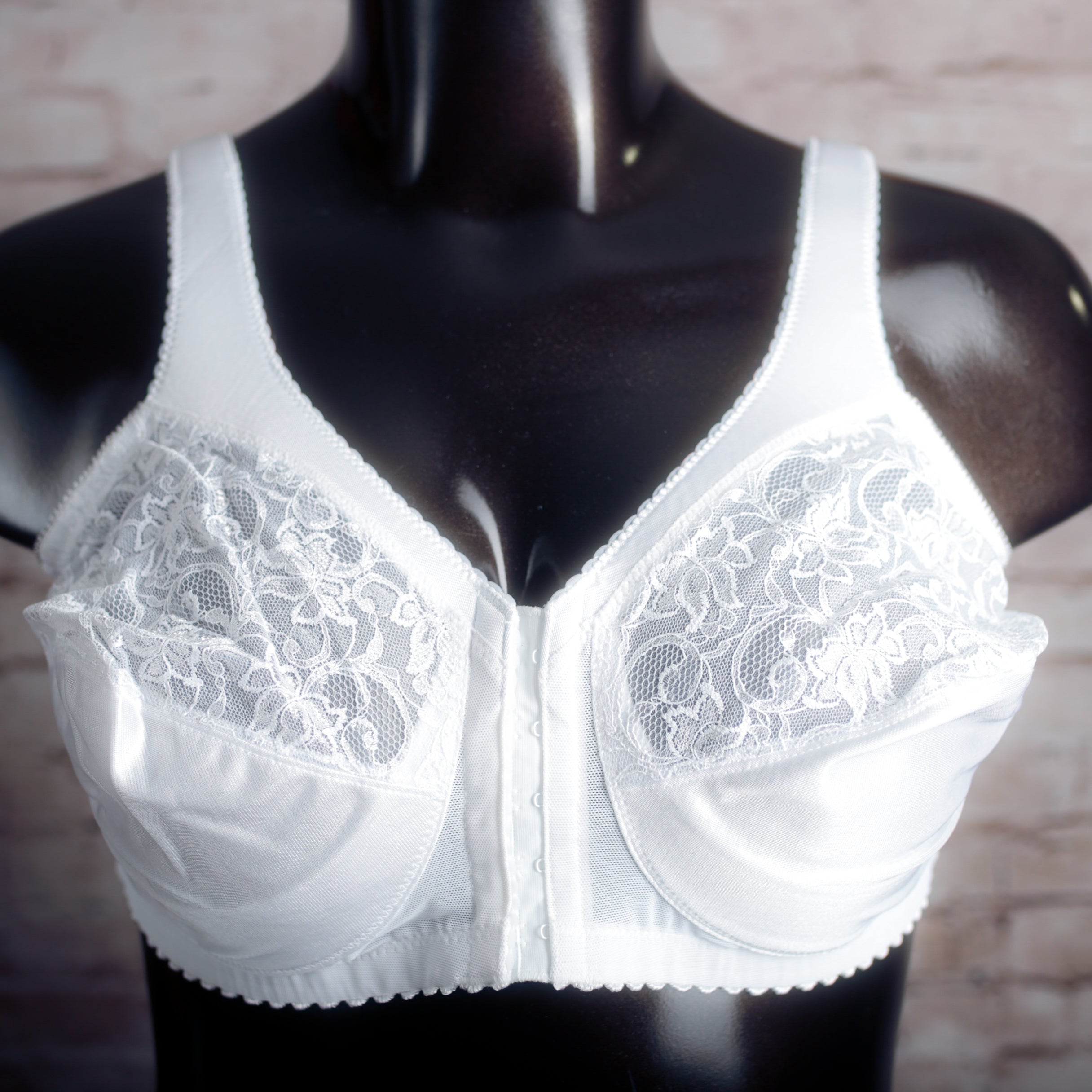 Glamorise 48C MagicLift Front-Closure Support Full Coverage Wireless Bra White 1200