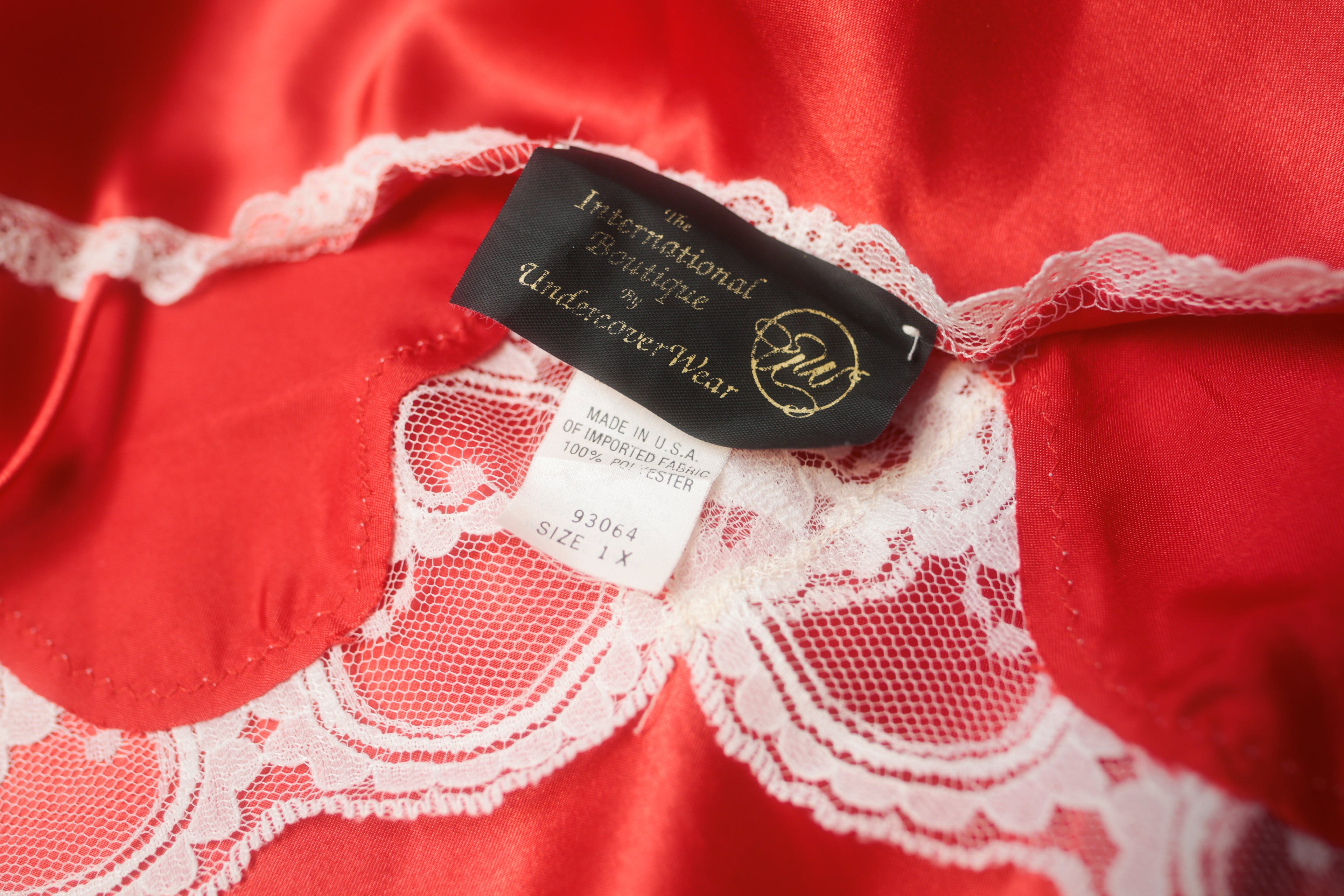 Undercover Wear International Boutique Vintage USA-made Red Satin White Lace Chemise Cami Lingerie: Size 1X XL