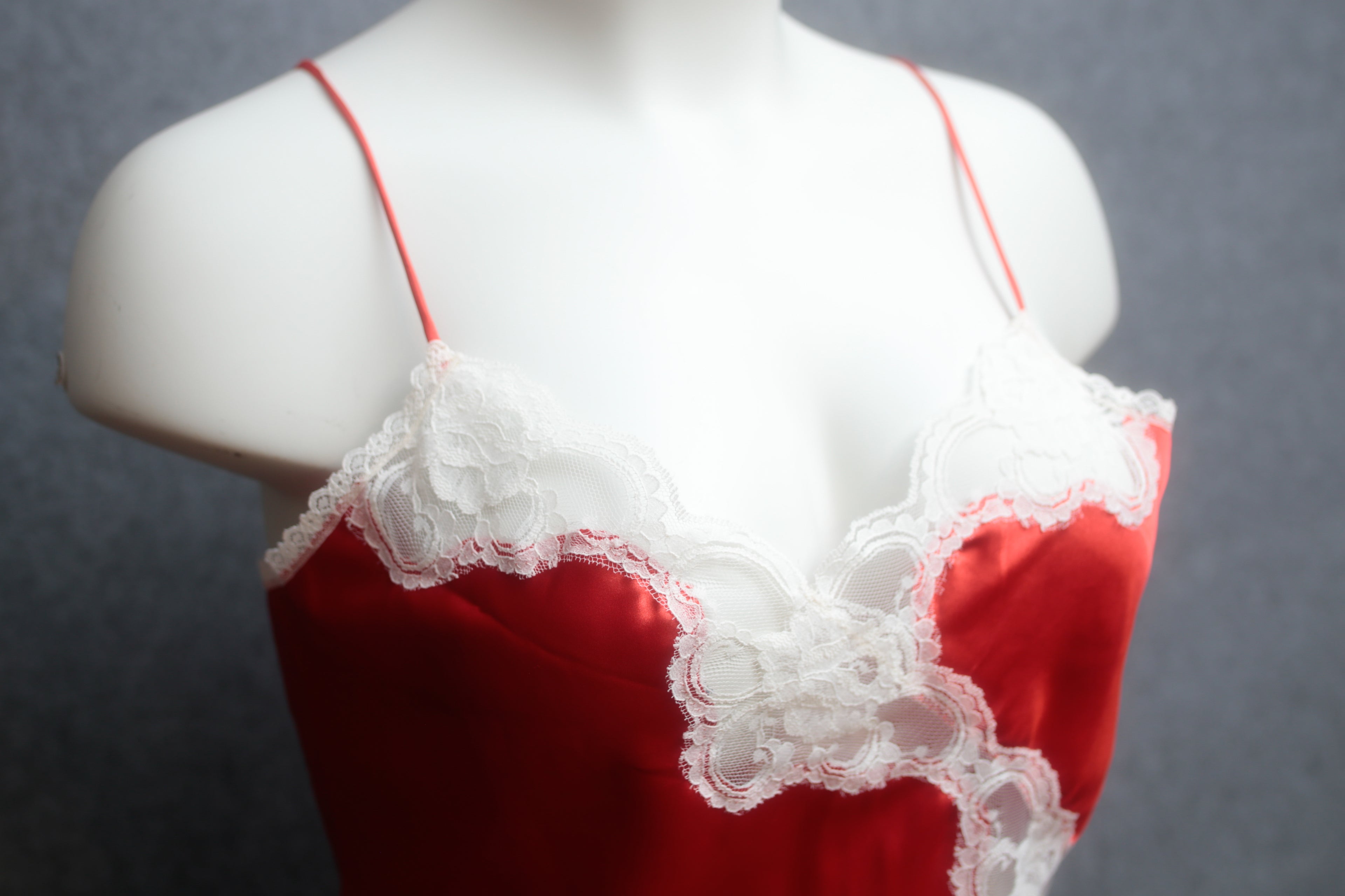 Undercover Wear International Boutique Vintage USA-made Red Satin White Lace Chemise Cami Lingerie: Size 1X XL