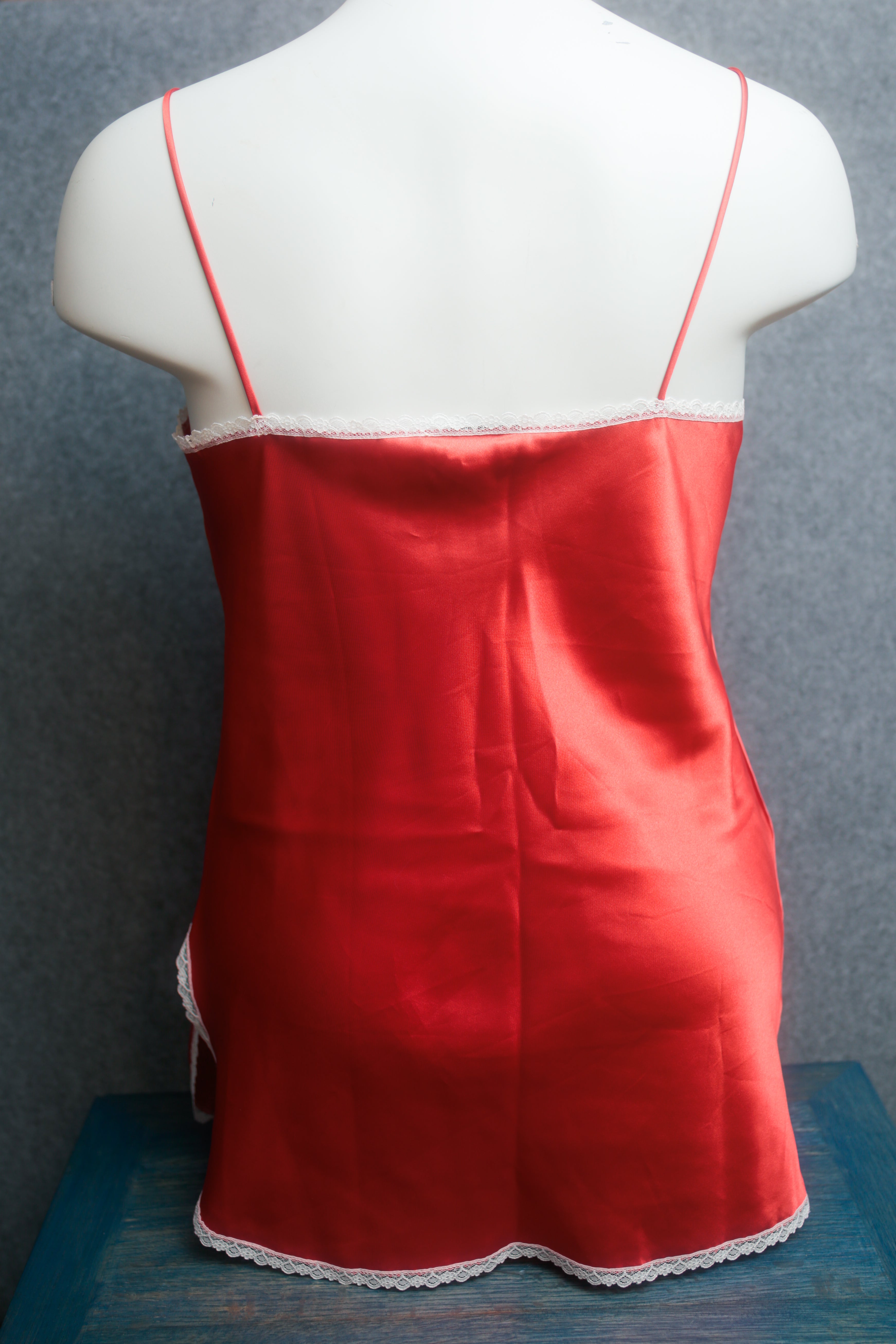 Undercover Wear International Boutique Vintage USA-made Red Satin White Lace Chemise Cami Lingerie: Size 1X XL