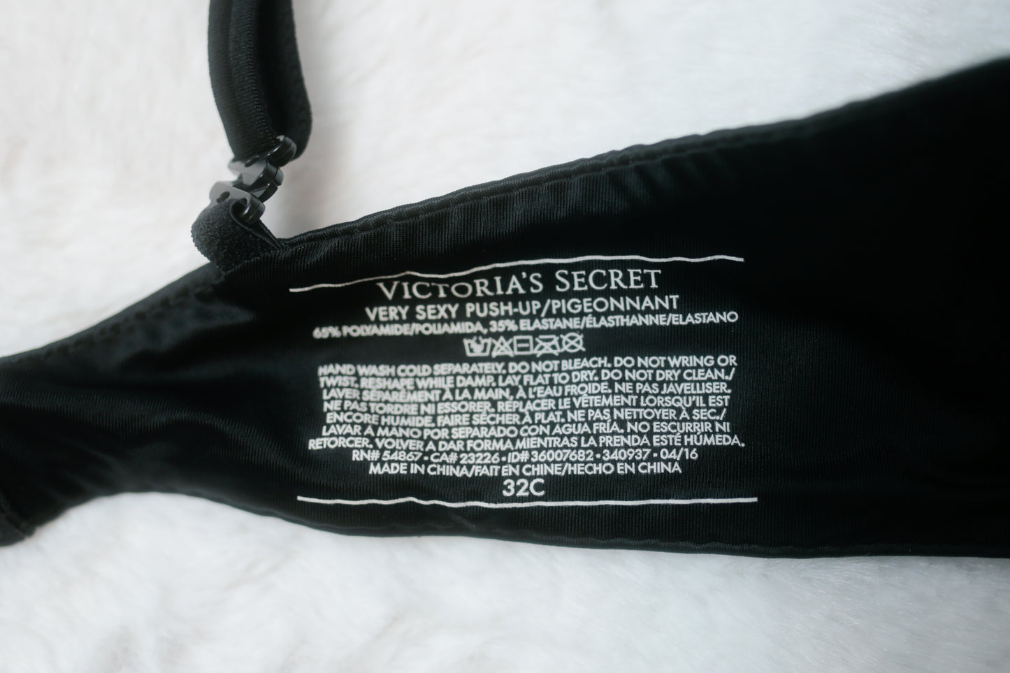 Victoria's Secret Very Sexy Multi-way Push-up Underwire T-shirt Black Bra: 32C