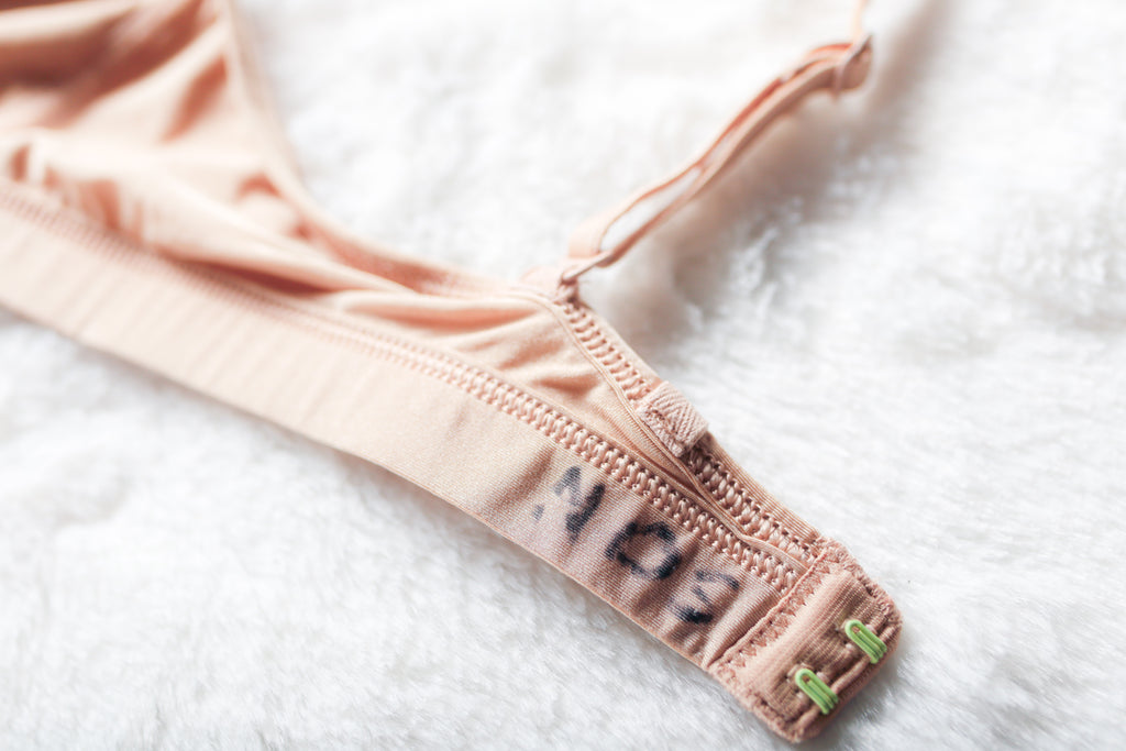 CK One Unlined Seamless Plunge Wireless Bralette Bra Beige Medium