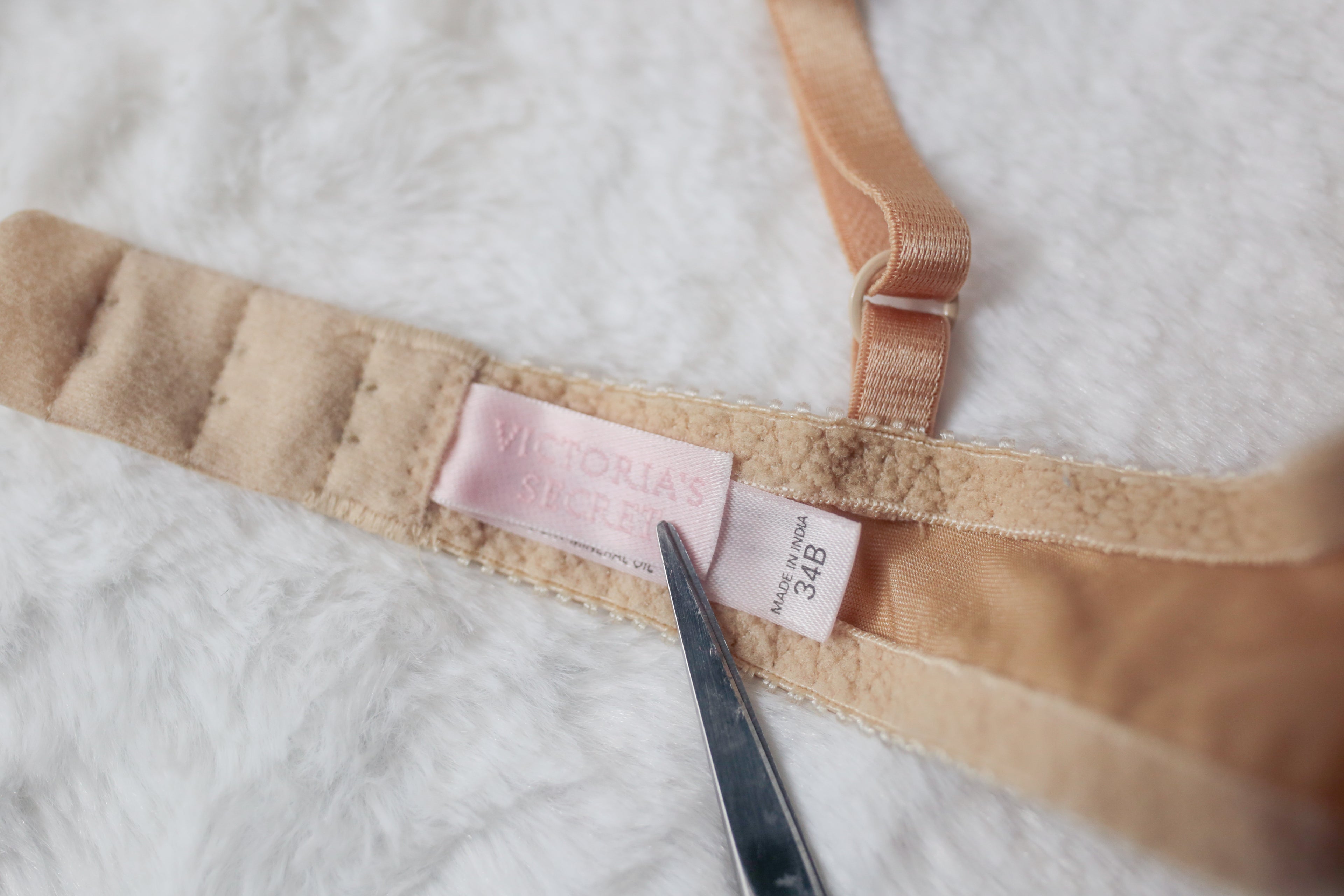 Victoria's Secret 34B Vintage 2000 Y2K Bra Nude Lace