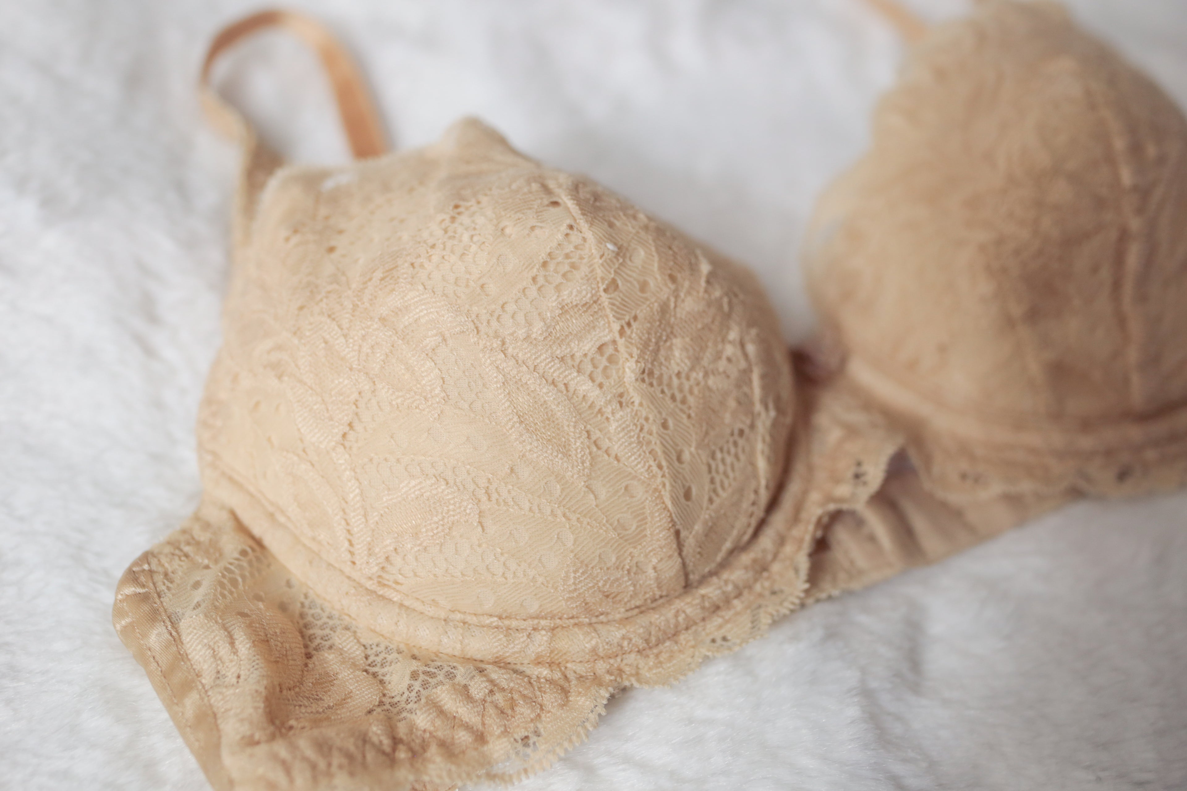 Victoria's Secret 34B Vintage 2000 Y2K Bra Nude Lace
