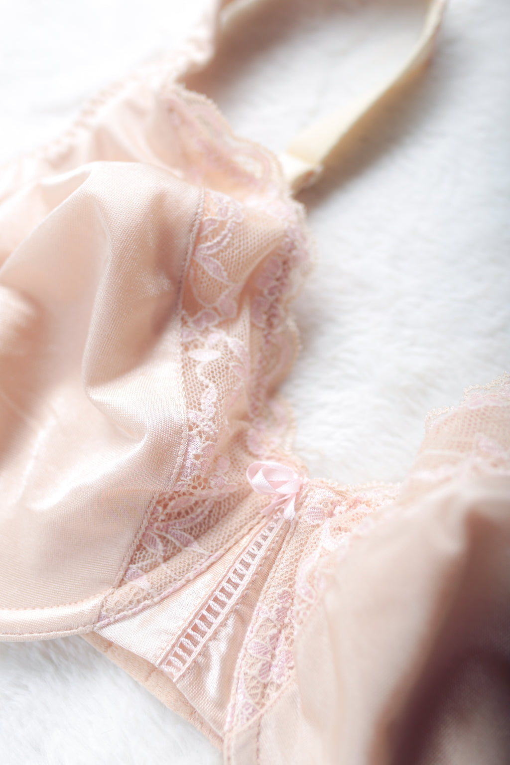 Vassarette 75-457 Retro Unlined Satin Bra Beige 40D