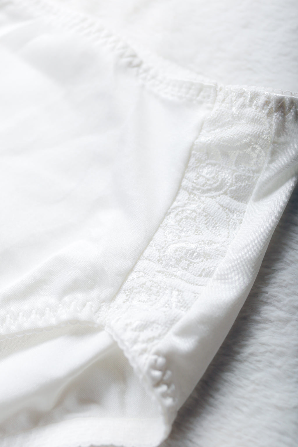 Playtex Secrets 2834 Vintage Shaping Satin Lace Brief Panties Large White