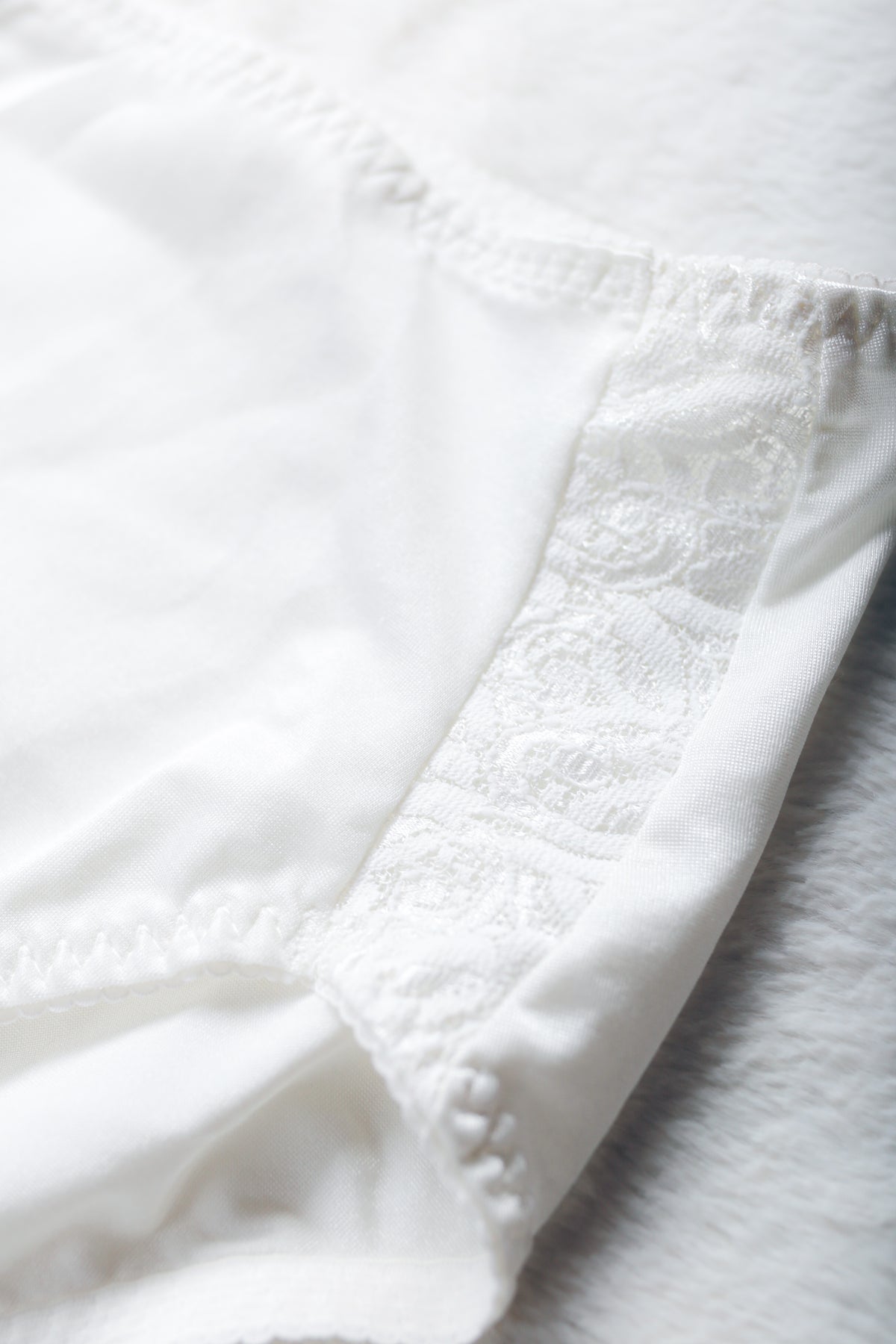 Playtex Secrets 2834 Vintage Shaping Satin Lace Brief Panties Large White