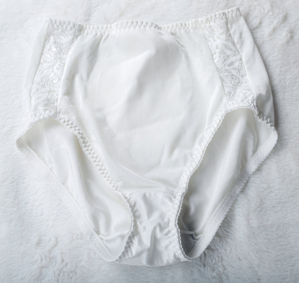 Playtex Secrets 2834 Vintage Shaping Satin Lace Brief Panties Large White
