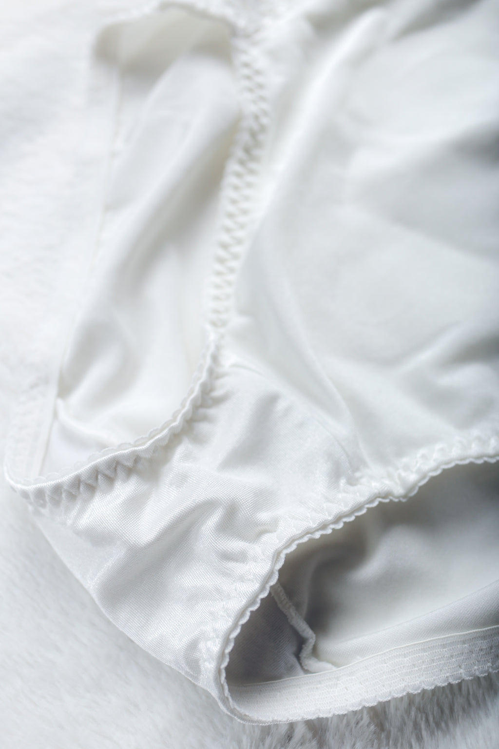 Playtex Secrets 2834 Vintage Shaping Satin Lace Brief Panties Large White