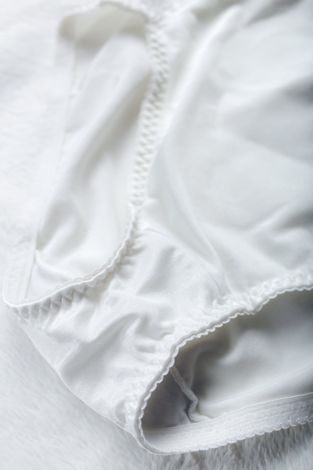 Playtex Secrets 2834 Vintage Shaping Satin Lace Brief Panties Large White