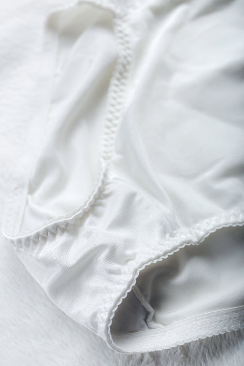 Playtex Secrets 2834 Vintage Shaping Satin Lace Brief Panties Large White