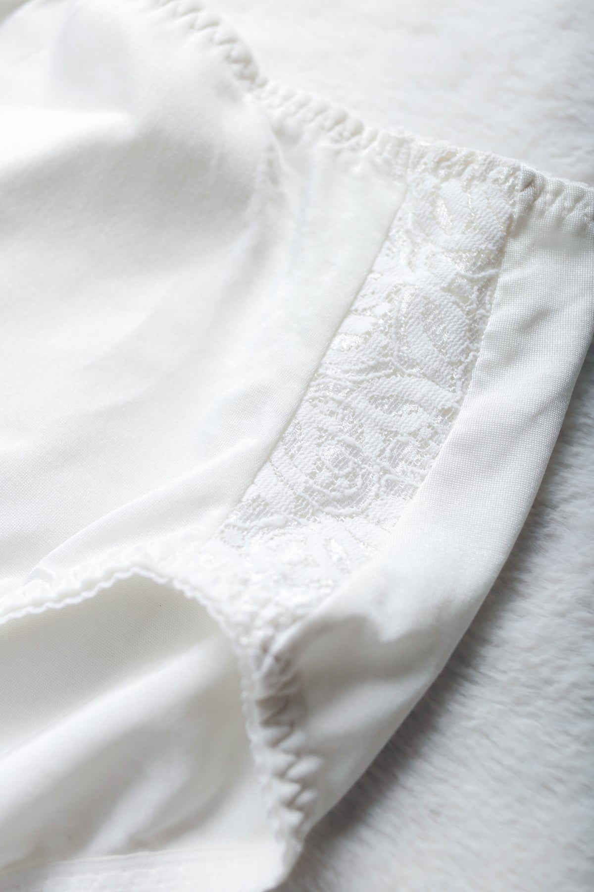 Playtex Secrets 2834 Vintage Shaping Satin Lace Brief Panties Large White
