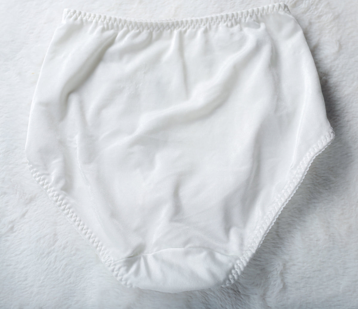 Playtex Secrets 2834 Vintage Shaping Satin Lace Brief Panties Large White
