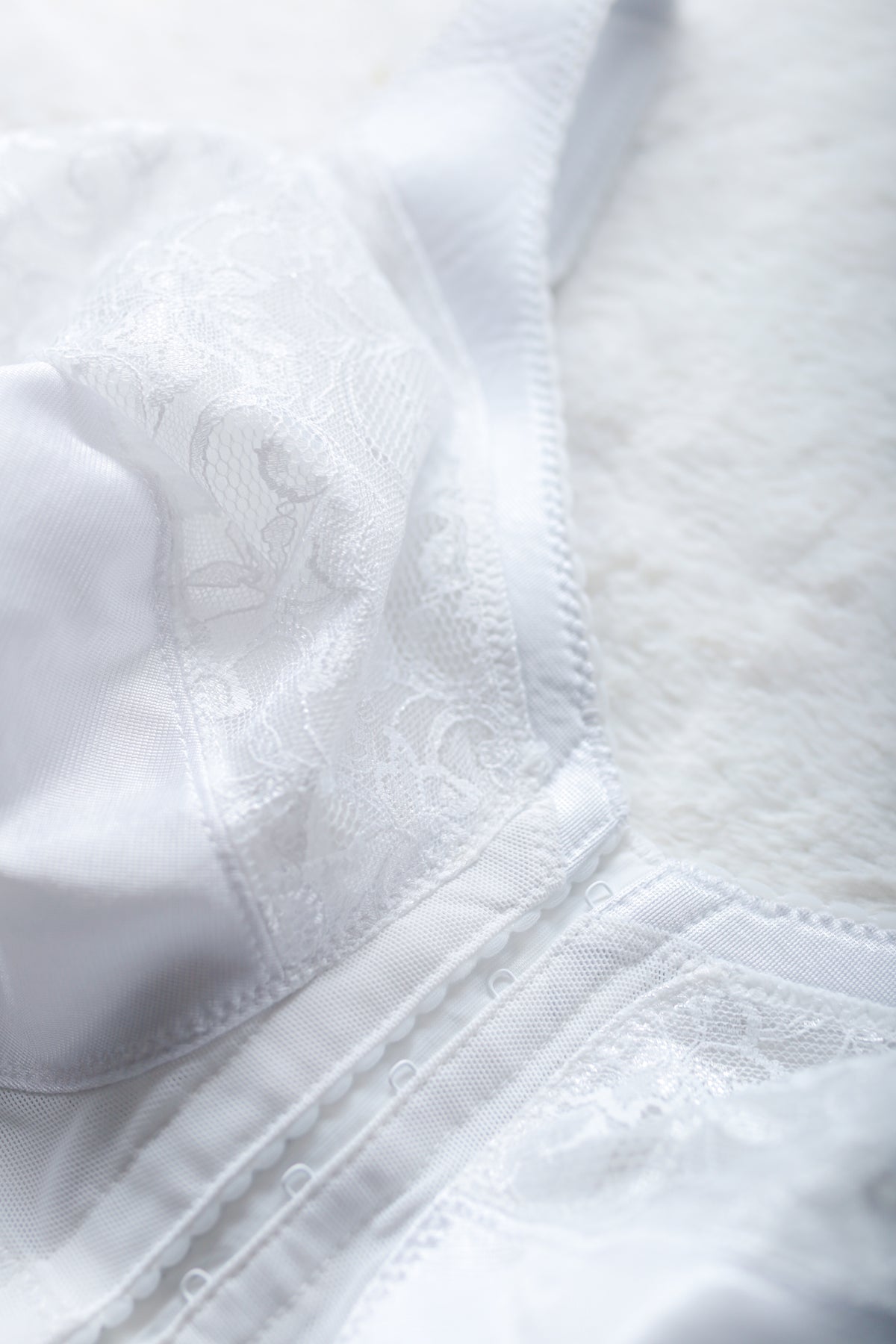 Glamorise 1200 MagicLift Front-Closure Support Full Coverage Wireless Bra White 44DD